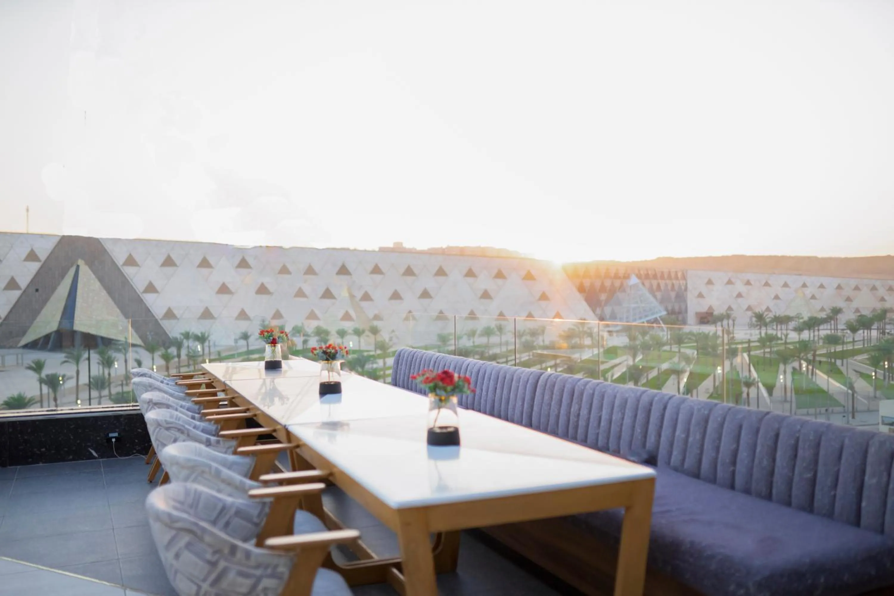 Restaurant/places to eat in Royal Great Pyramid INN