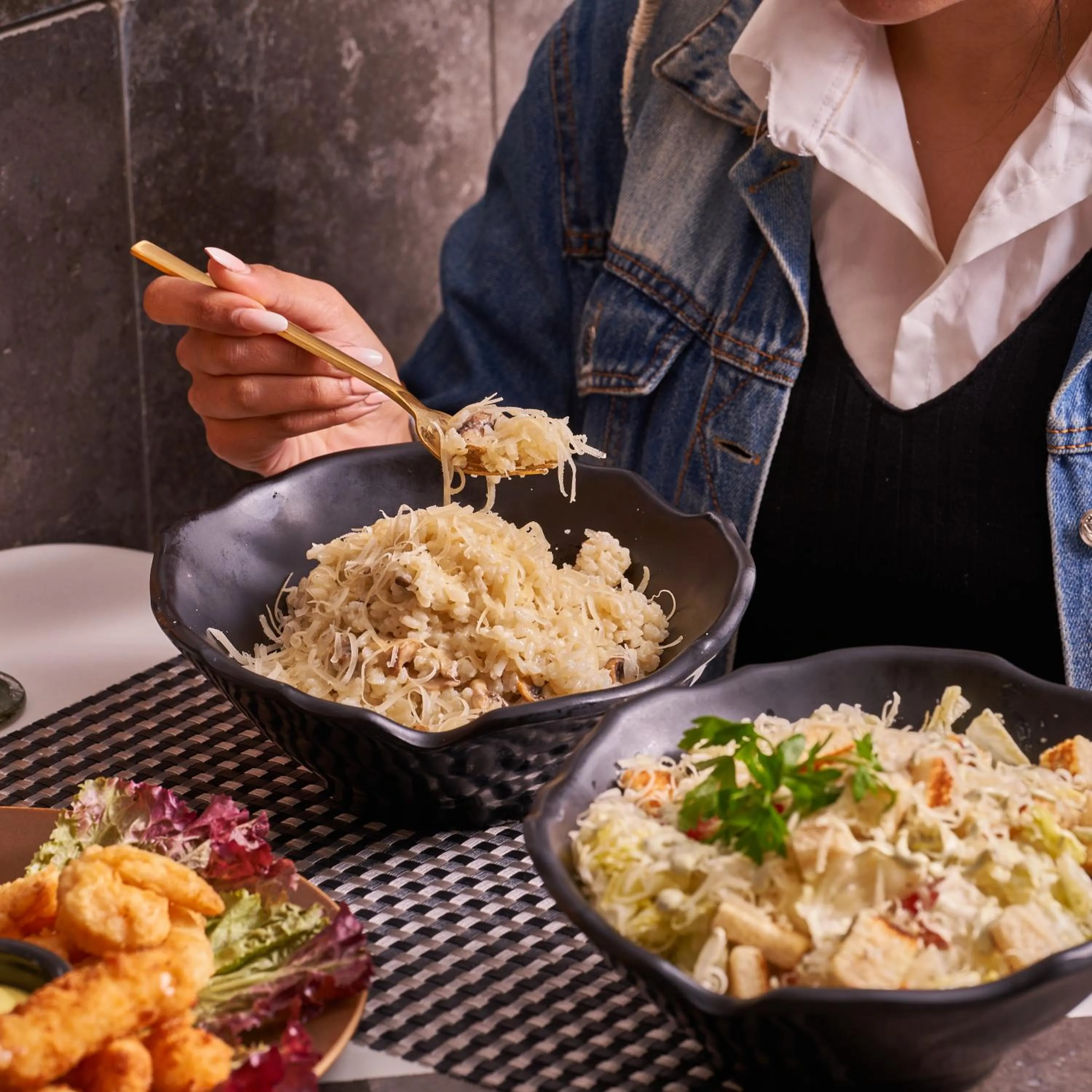 Restaurant/places to eat in Royal Great Pyramid INN