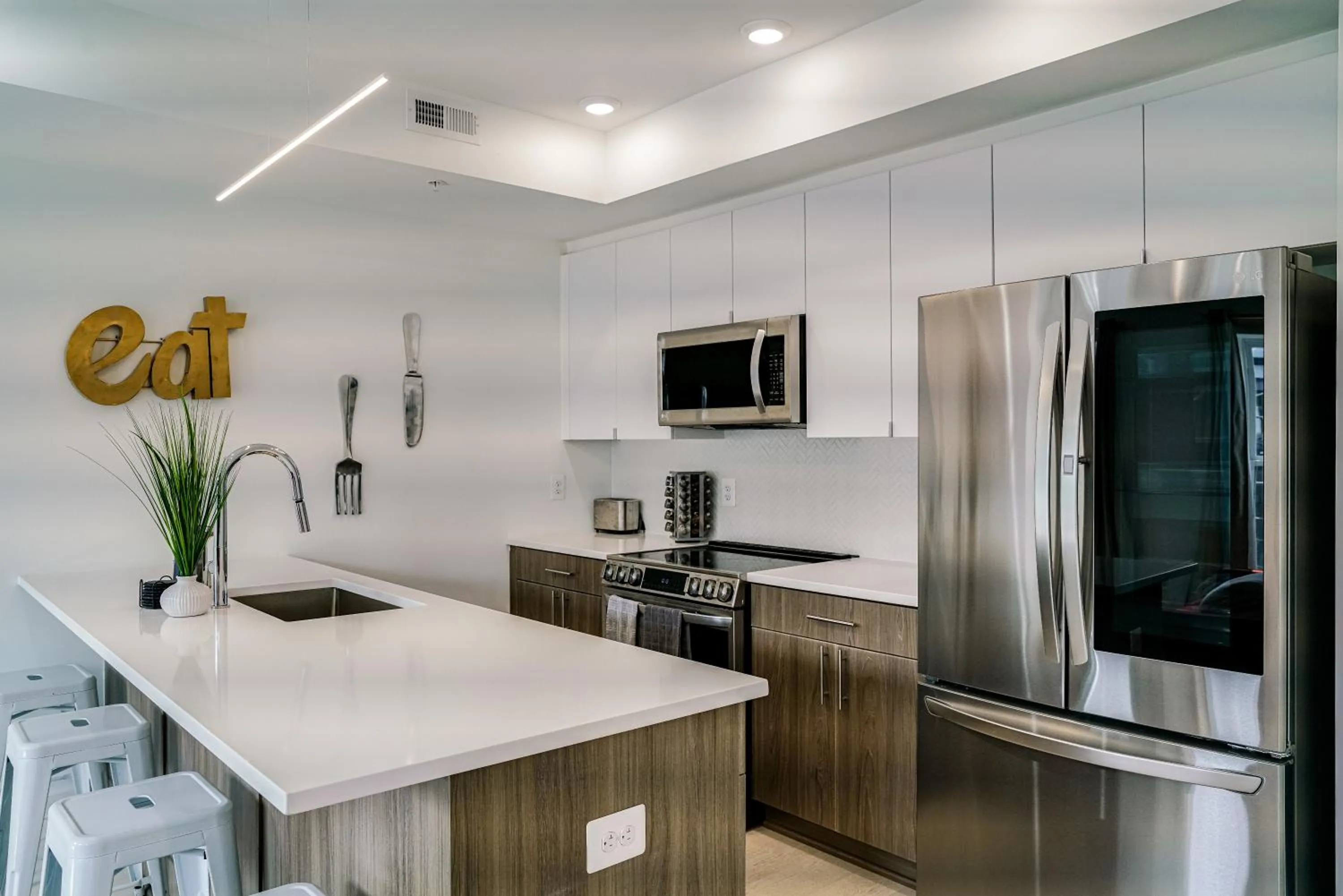 stove in Luxury 2 bed 2 bath Suite in Washington DC