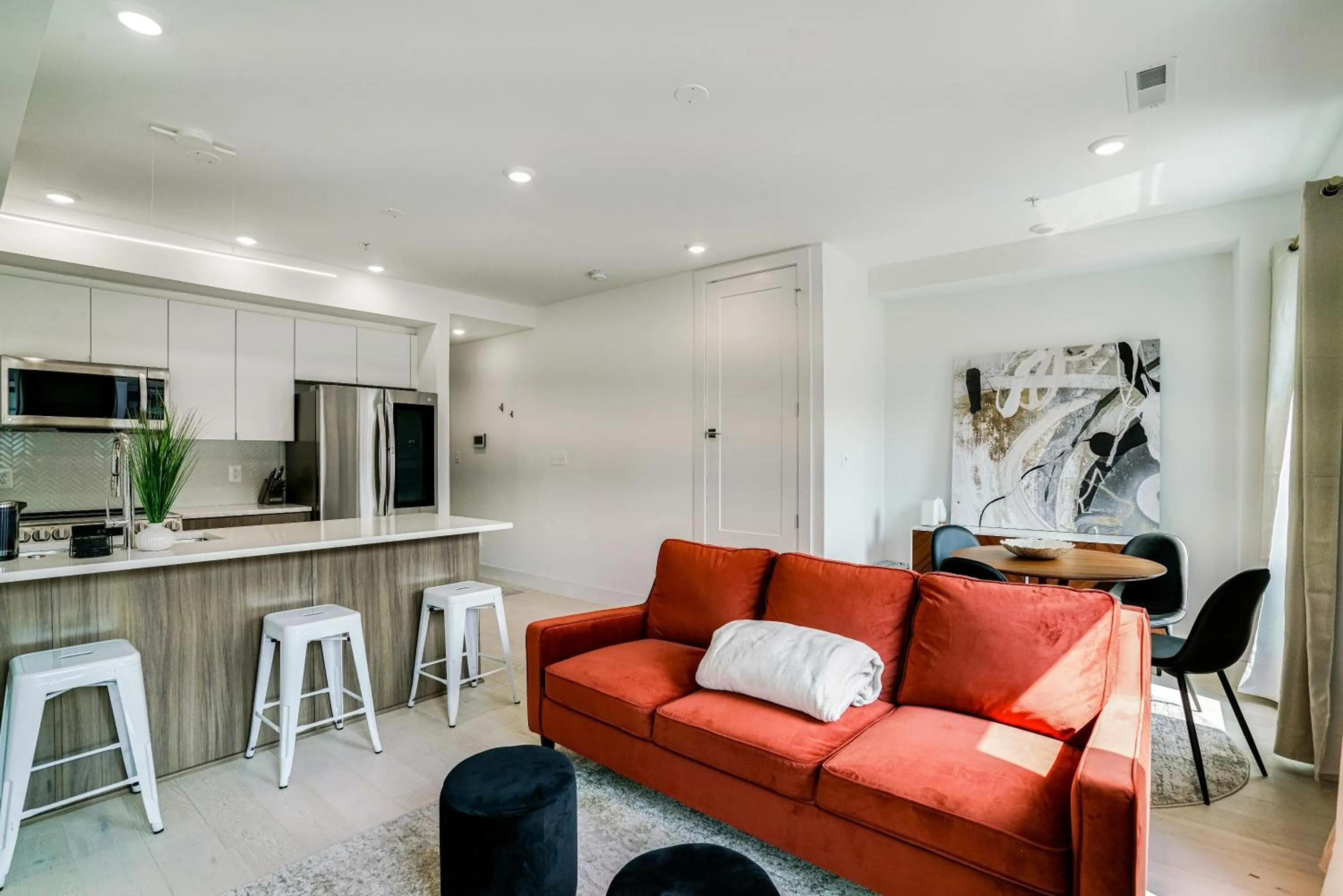 Living room in Luxury 2 bed 2 bath Suite in Washington DC