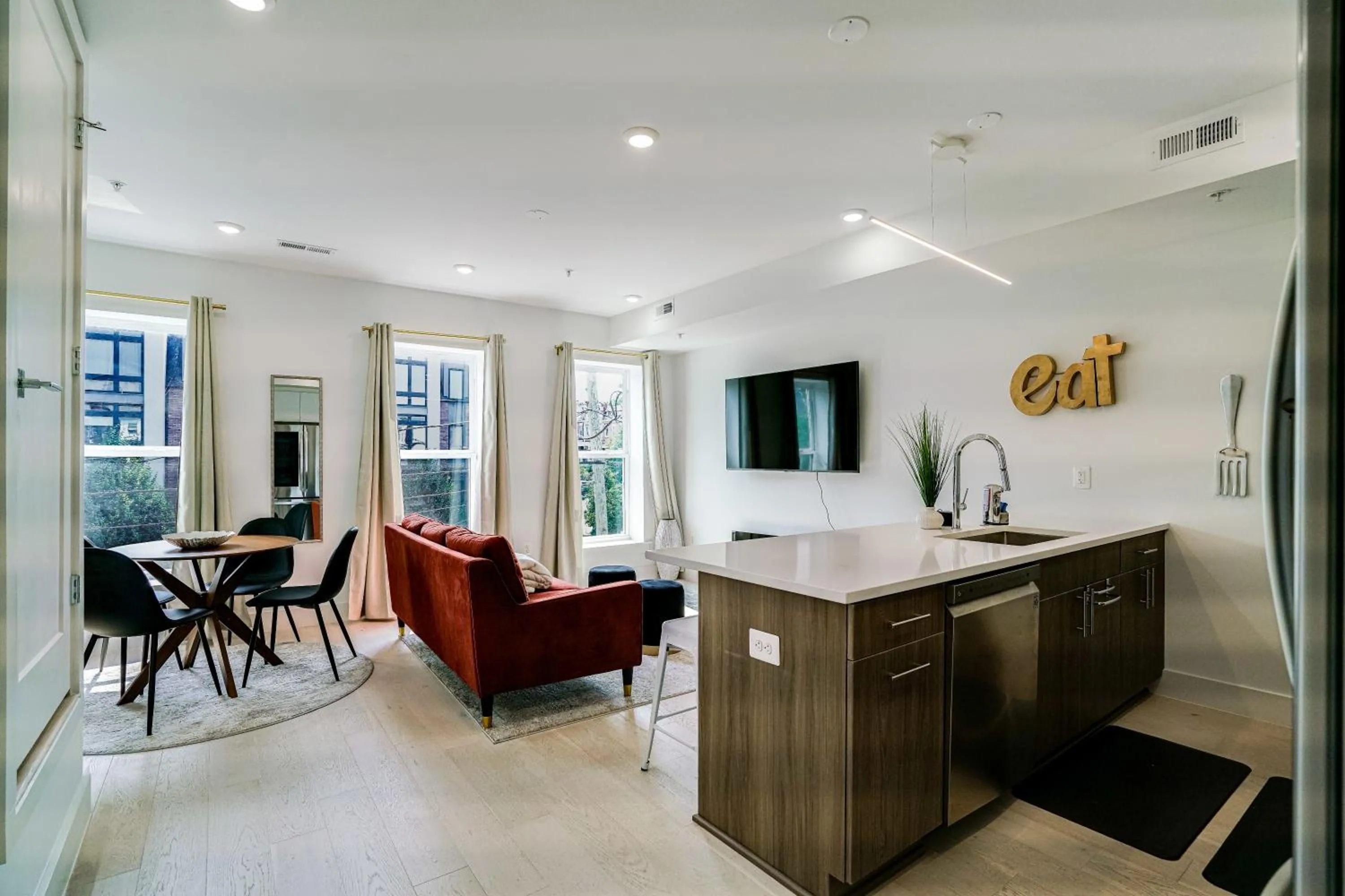 Living room in Luxury 2 bed 2 bath Suite in Washington DC