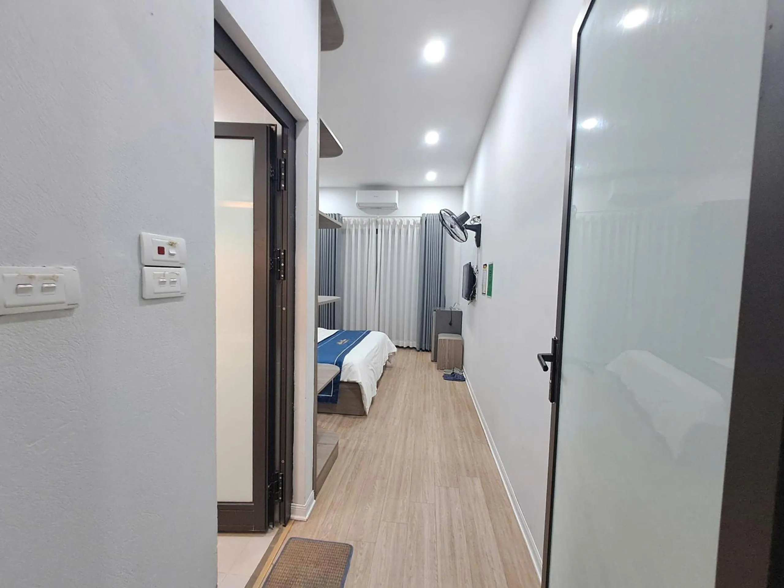 Photo of the whole room, Bed in Blue Homestay Cau Giay