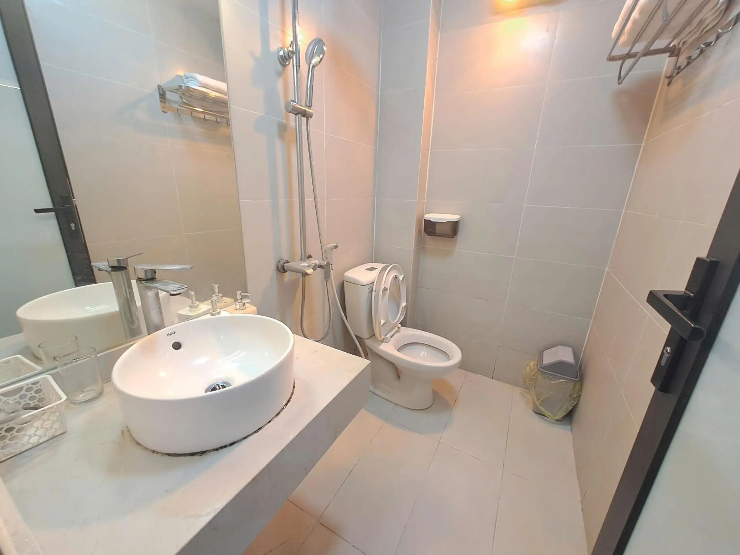 Shower in Blue Homestay Cau Giay