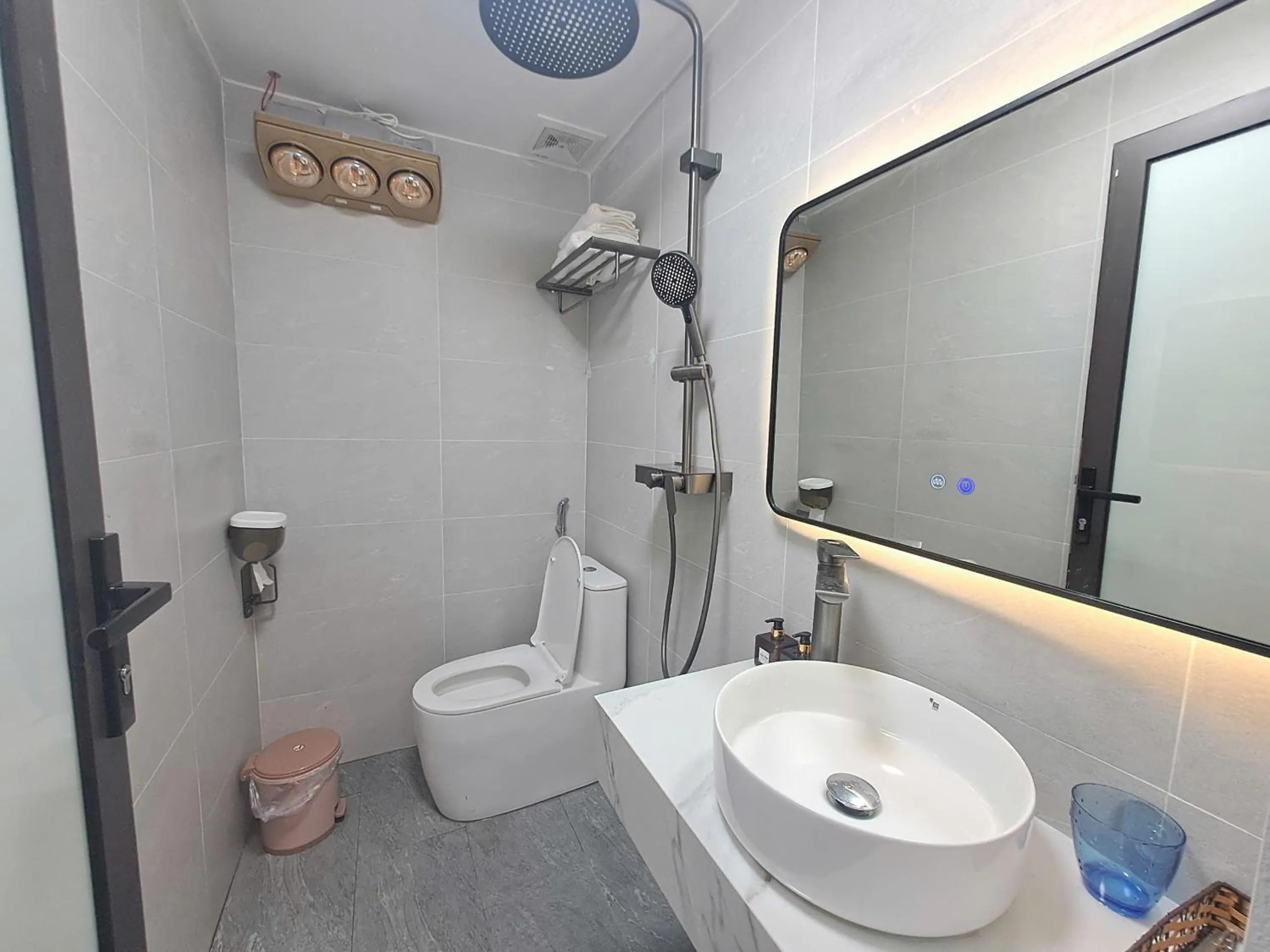 Toilet in Blue Homestay Cau Giay