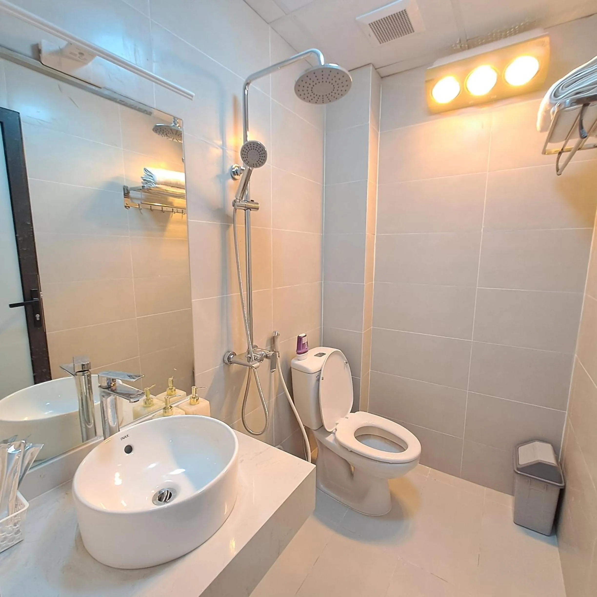 Shower in Blue Homestay Cau Giay