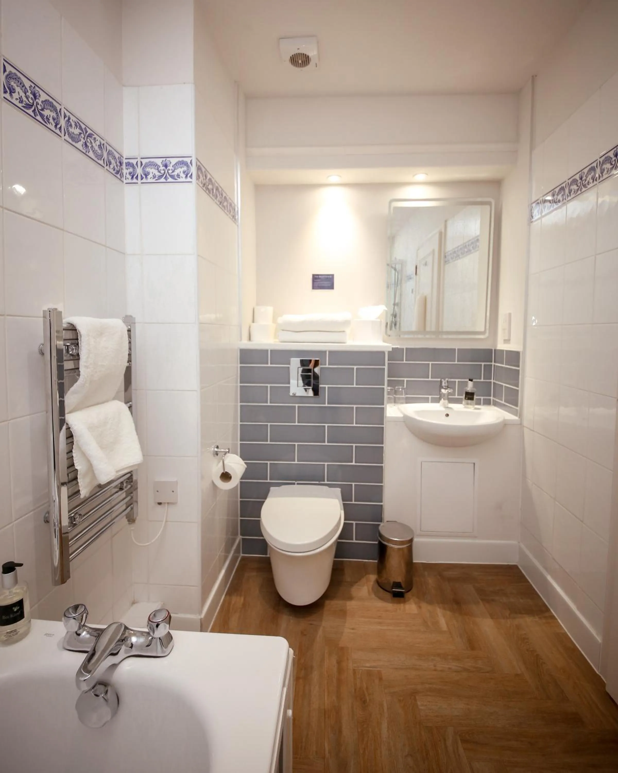 Bathroom in Bruntsfield Hotel