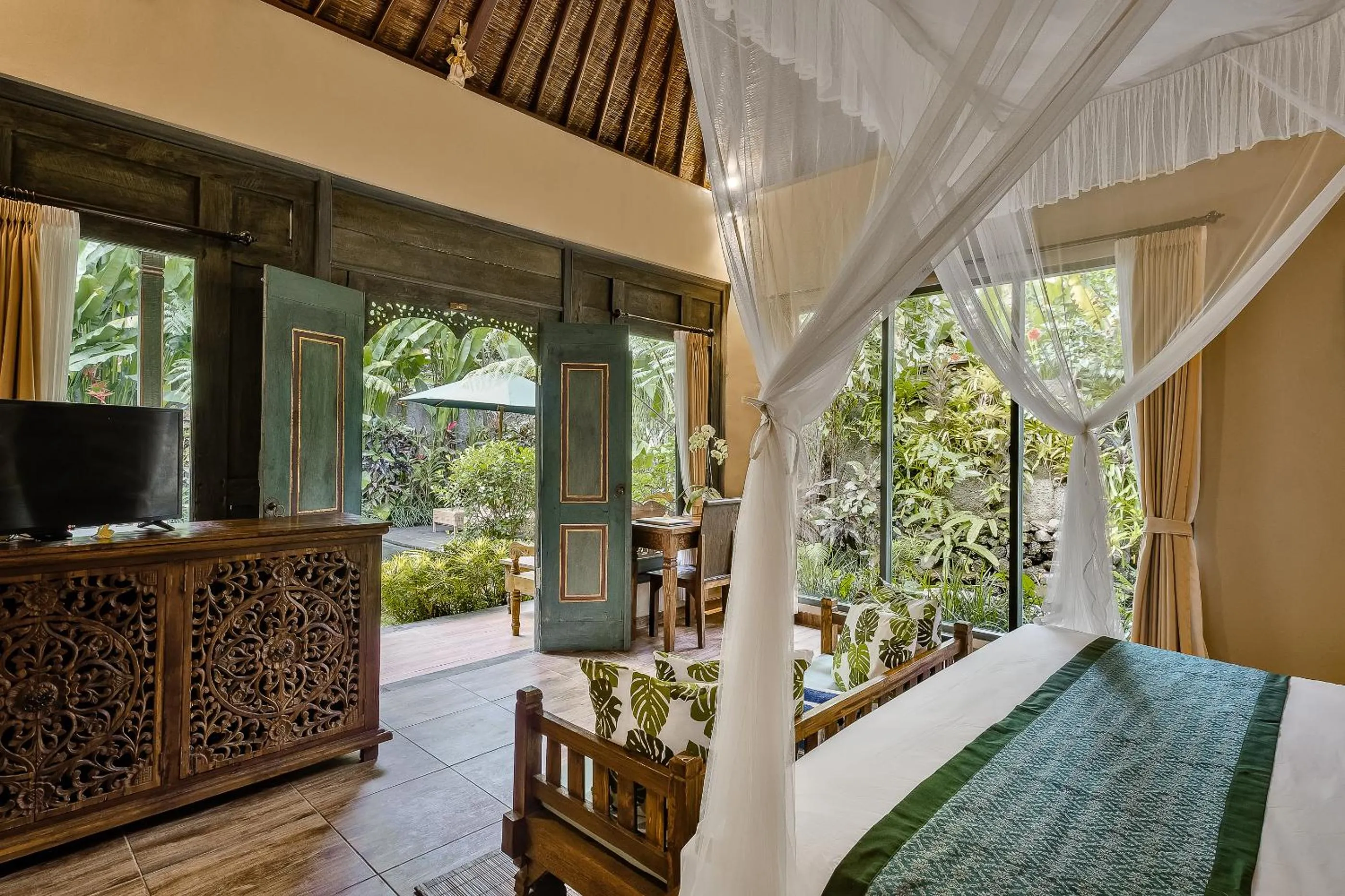 Bed in Teja Lokha Ubud Villa