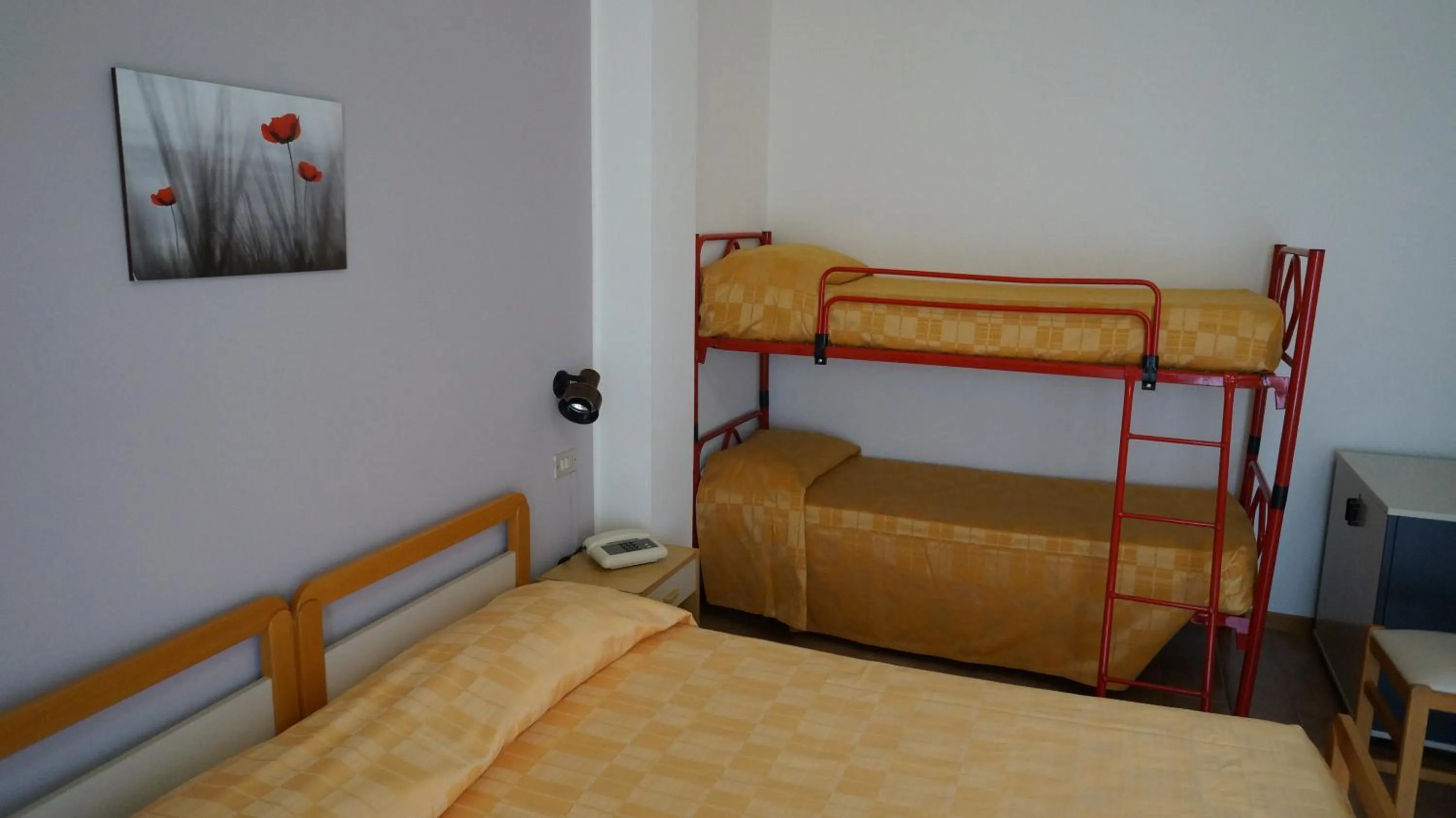 bunk bed, Bed in Hotel Quattro Palme