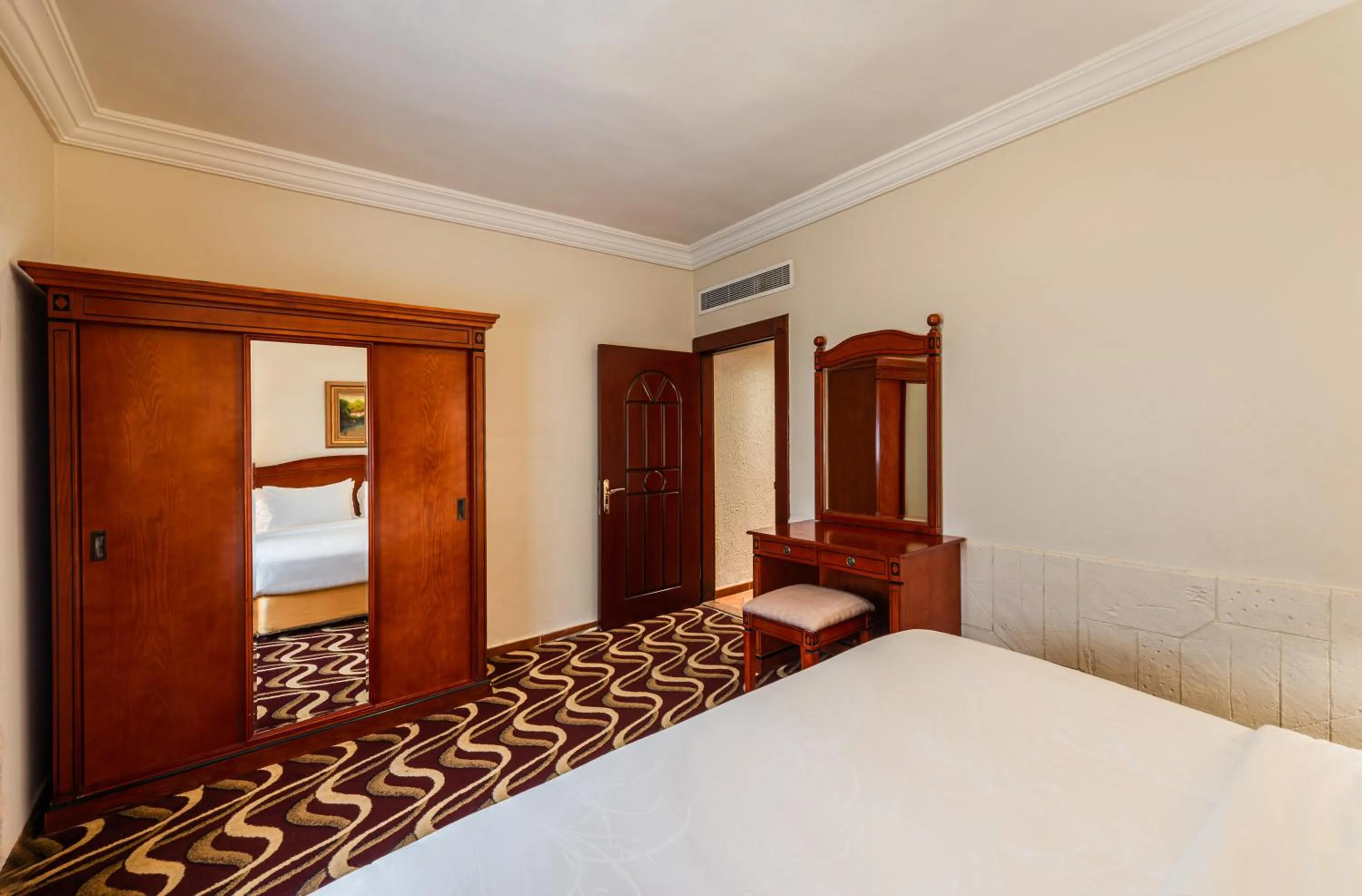 Photo of the whole room, Bed in Boudl Palestine Jeddah