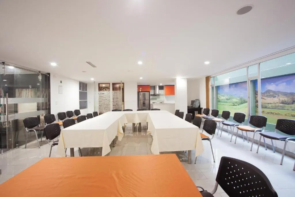 Meeting/conference room in Hotel Castellana 100 Bogota By Hoteles Confort 80