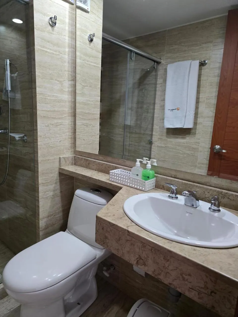 Bathroom in Hotel Castellana 100 Bogota By Hoteles Confort 80