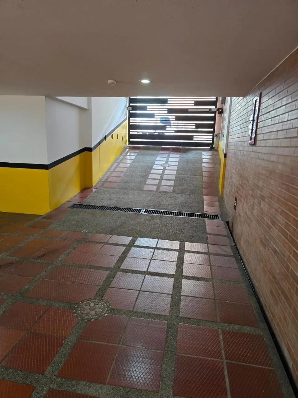 Parking in Hotel Castellana 100 Bogota By Hoteles Confort 80