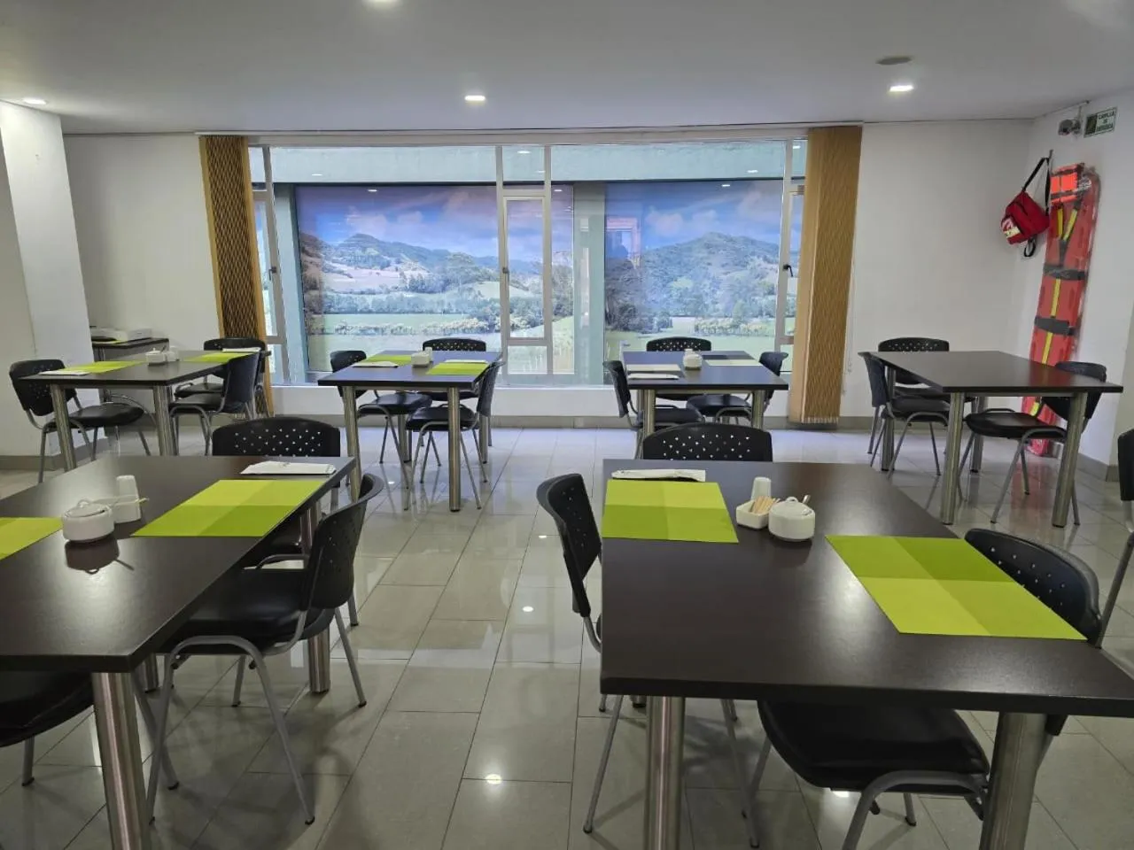 Restaurant/places to eat in Hotel Castellana 100 Bogota By Hoteles Confort 80