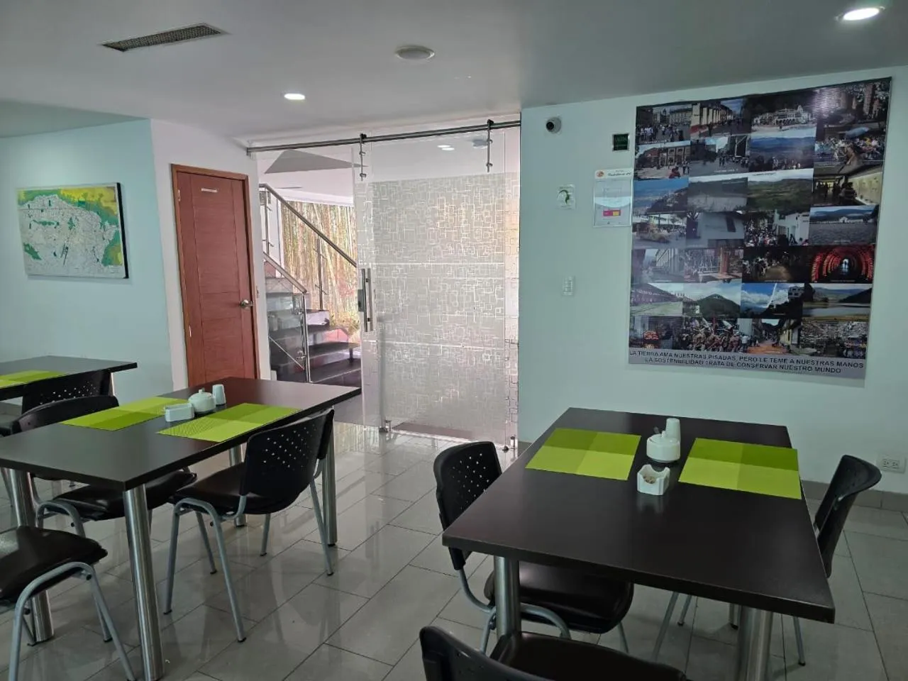 Restaurant/places to eat in Hotel Castellana 100 Bogota By Hoteles Confort 80