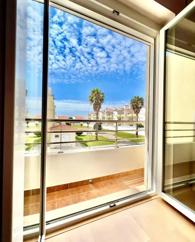Apartamento T2 com vista panorâmica sobre a costa