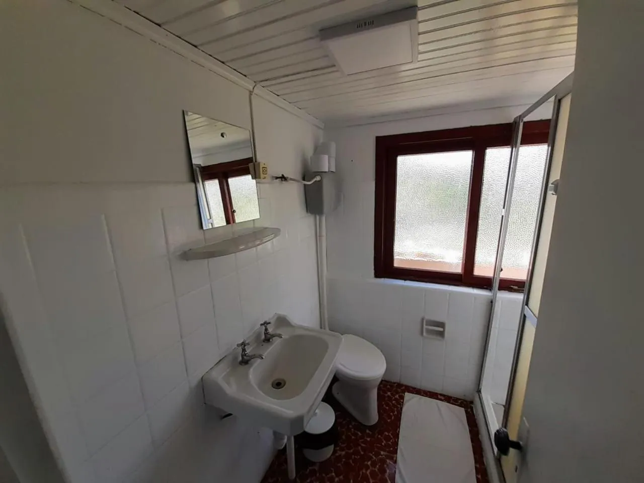 Bathroom in Pousada Vista do Lago - HOSTEL