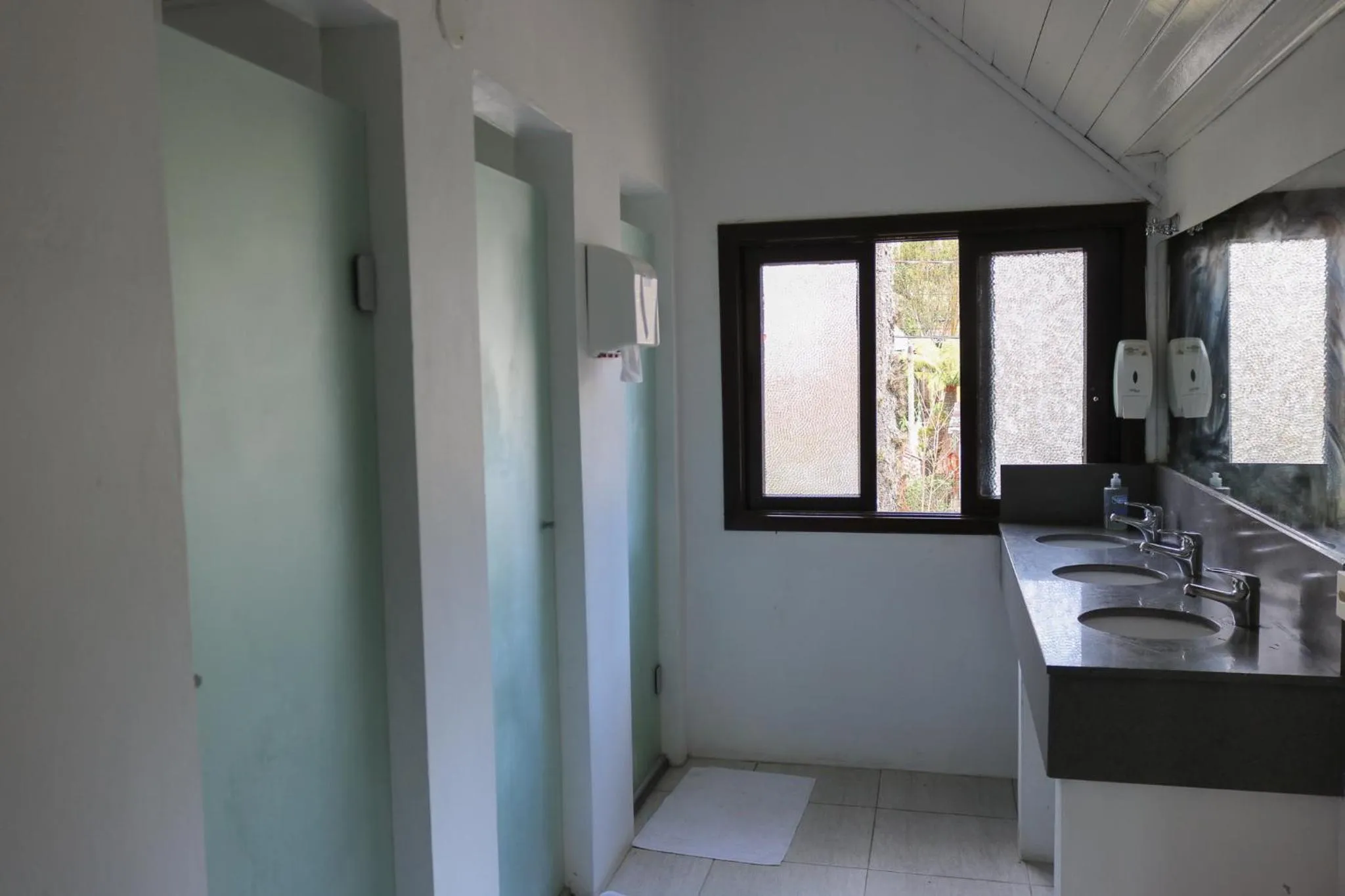 Bathroom in Pousada Vista do Lago - HOSTEL