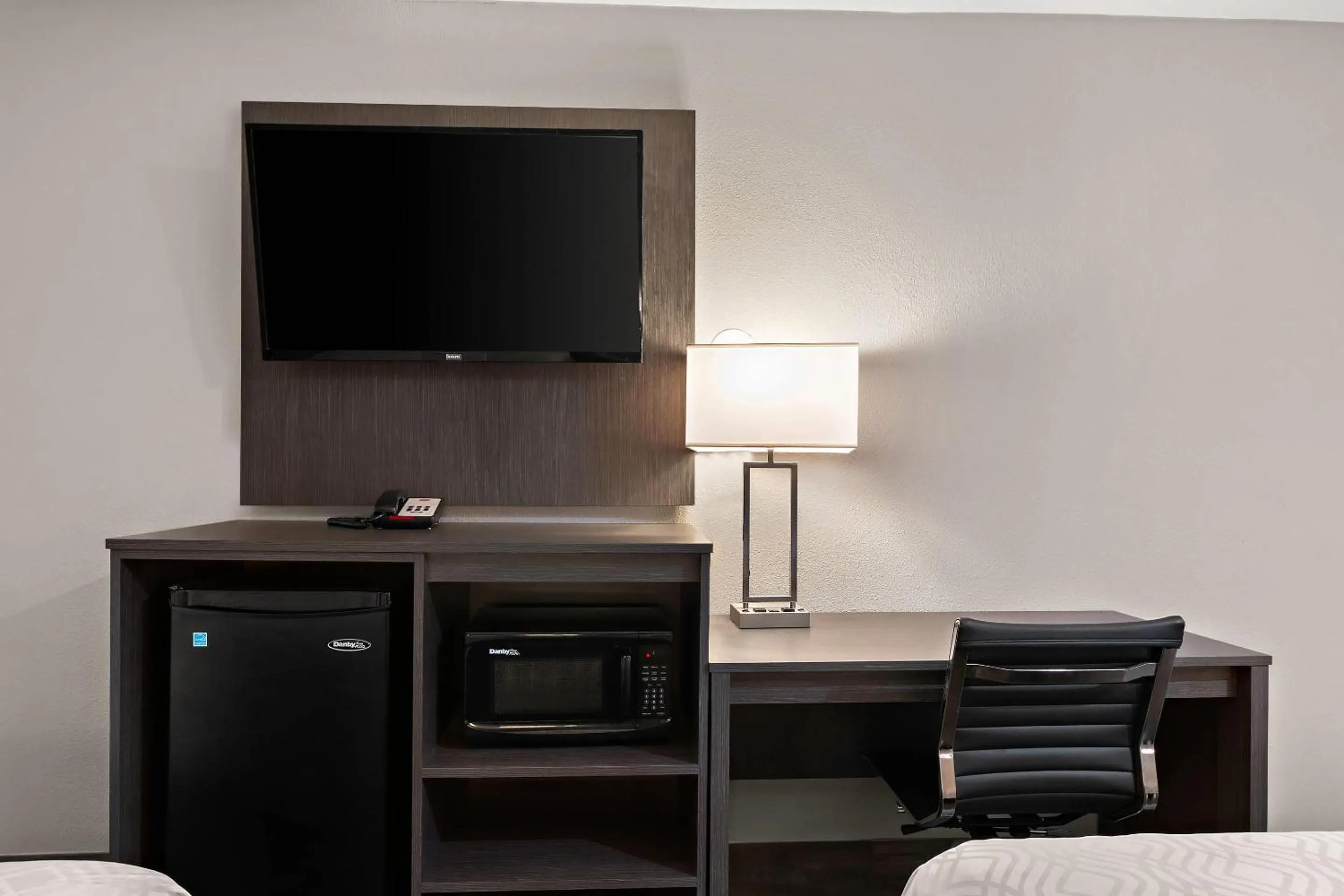 Bedroom in Econo Lodge Inn & Suites Laredo - Nuevo Laredo