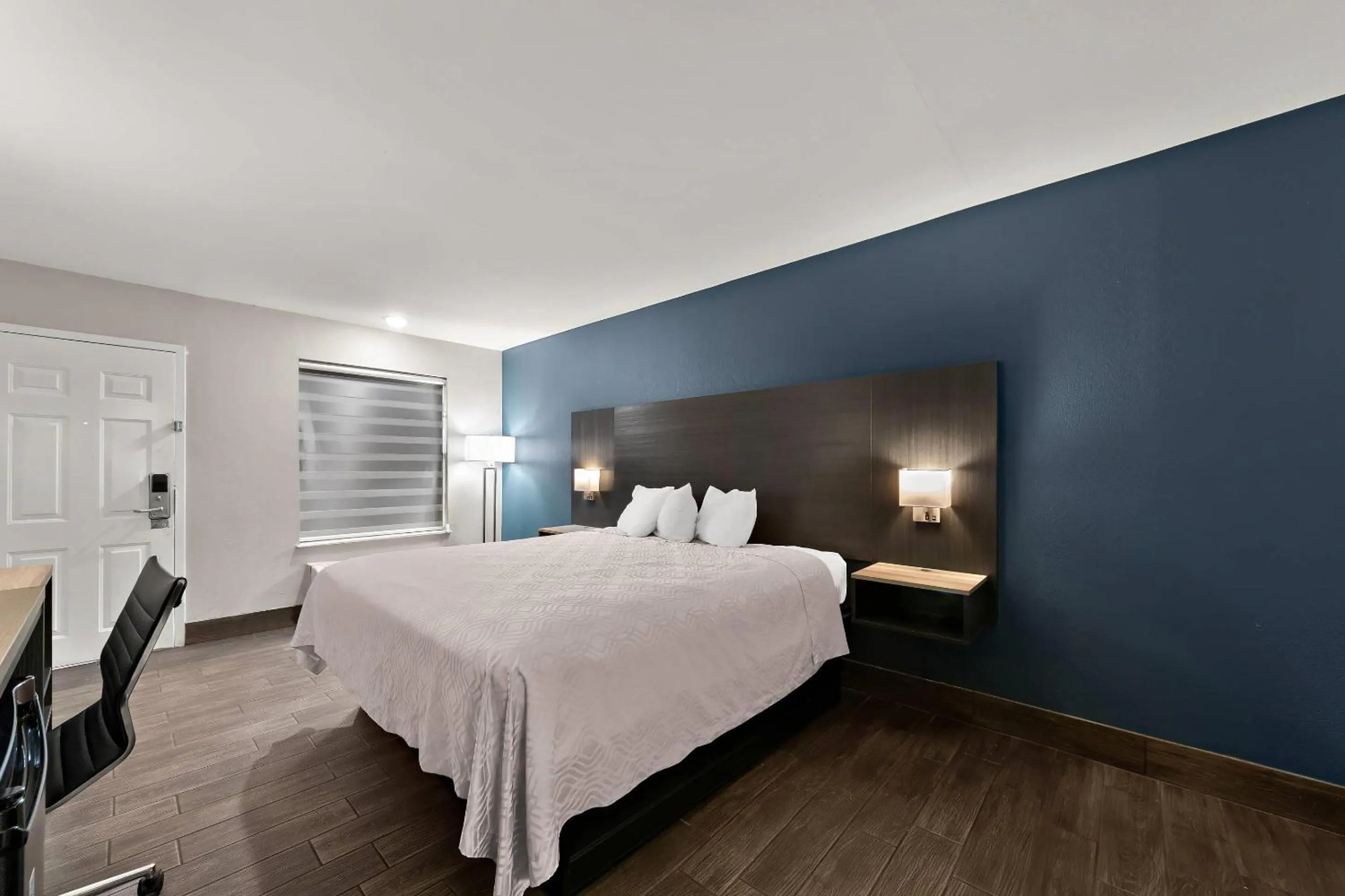 Bedroom, Bed in Econo Lodge Inn & Suites Laredo - Nuevo Laredo