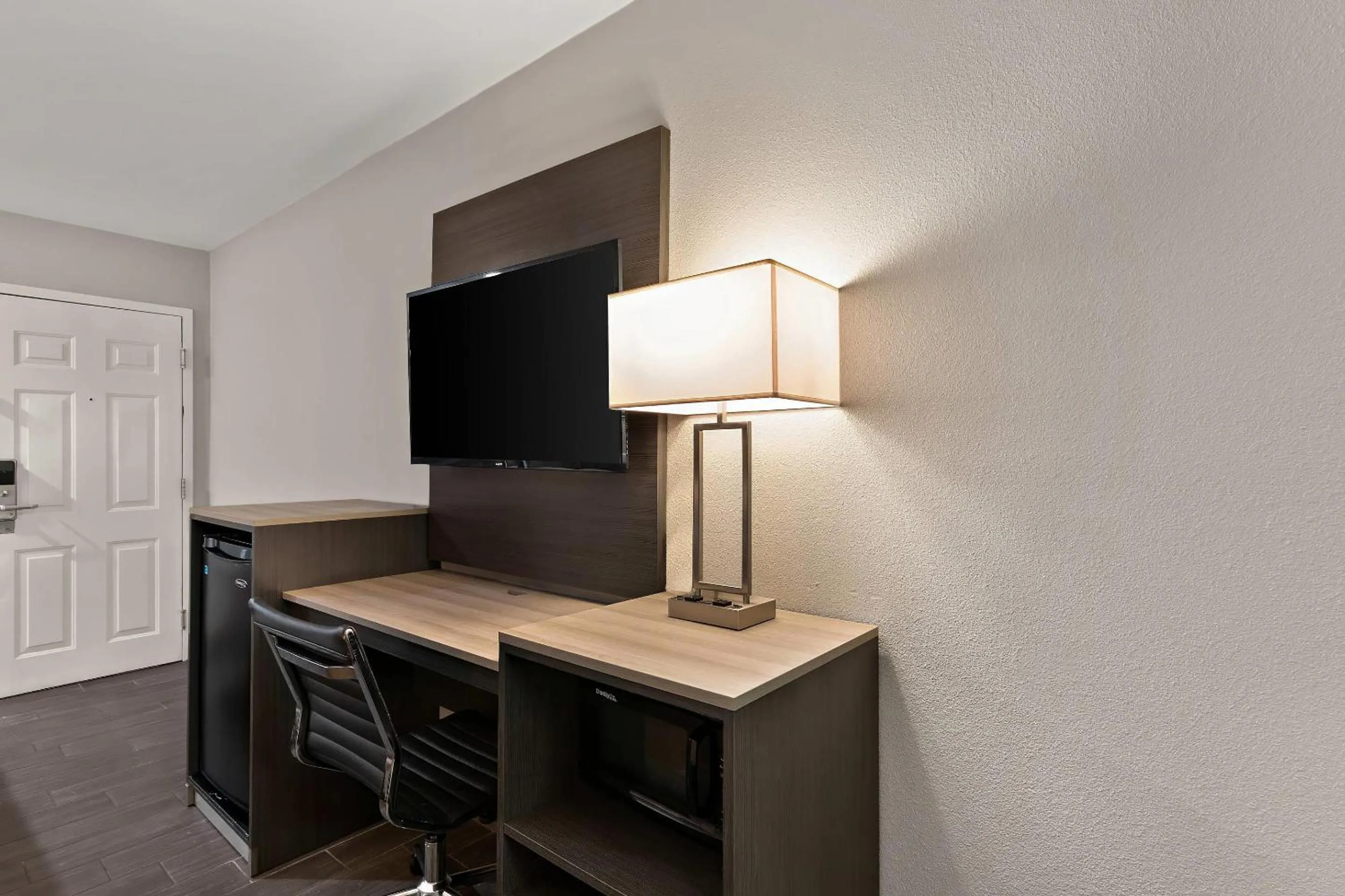 Bedroom in Econo Lodge Inn & Suites Laredo - Nuevo Laredo