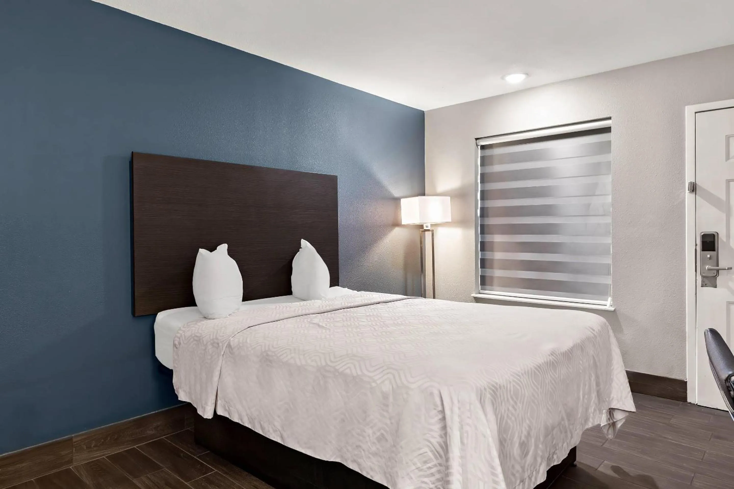 Bedroom, Bed in Econo Lodge Inn & Suites Laredo - Nuevo Laredo