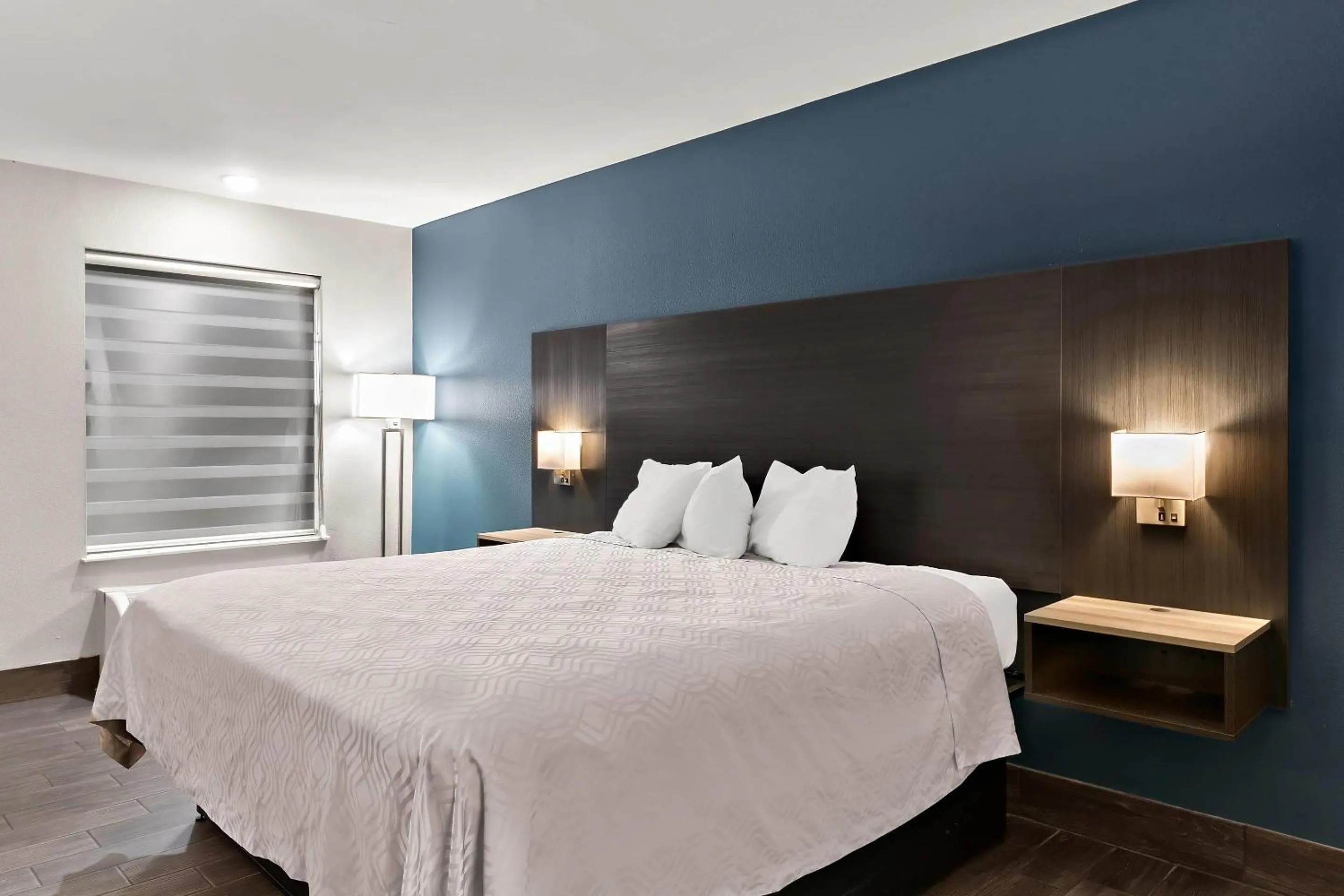 Bedroom, Bed in Econo Lodge Inn & Suites Laredo - Nuevo Laredo