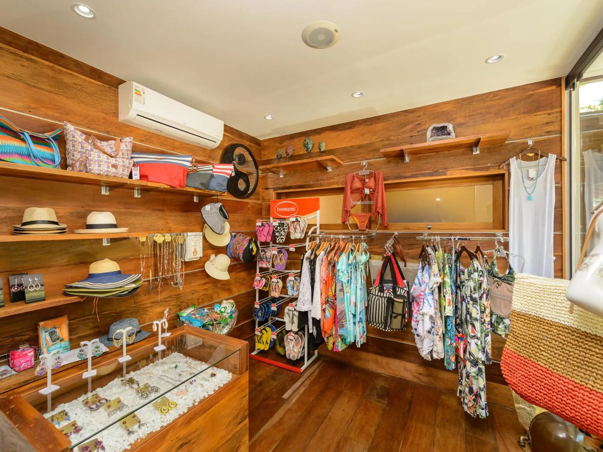 On-site shops in Kalango Hotel Boutique