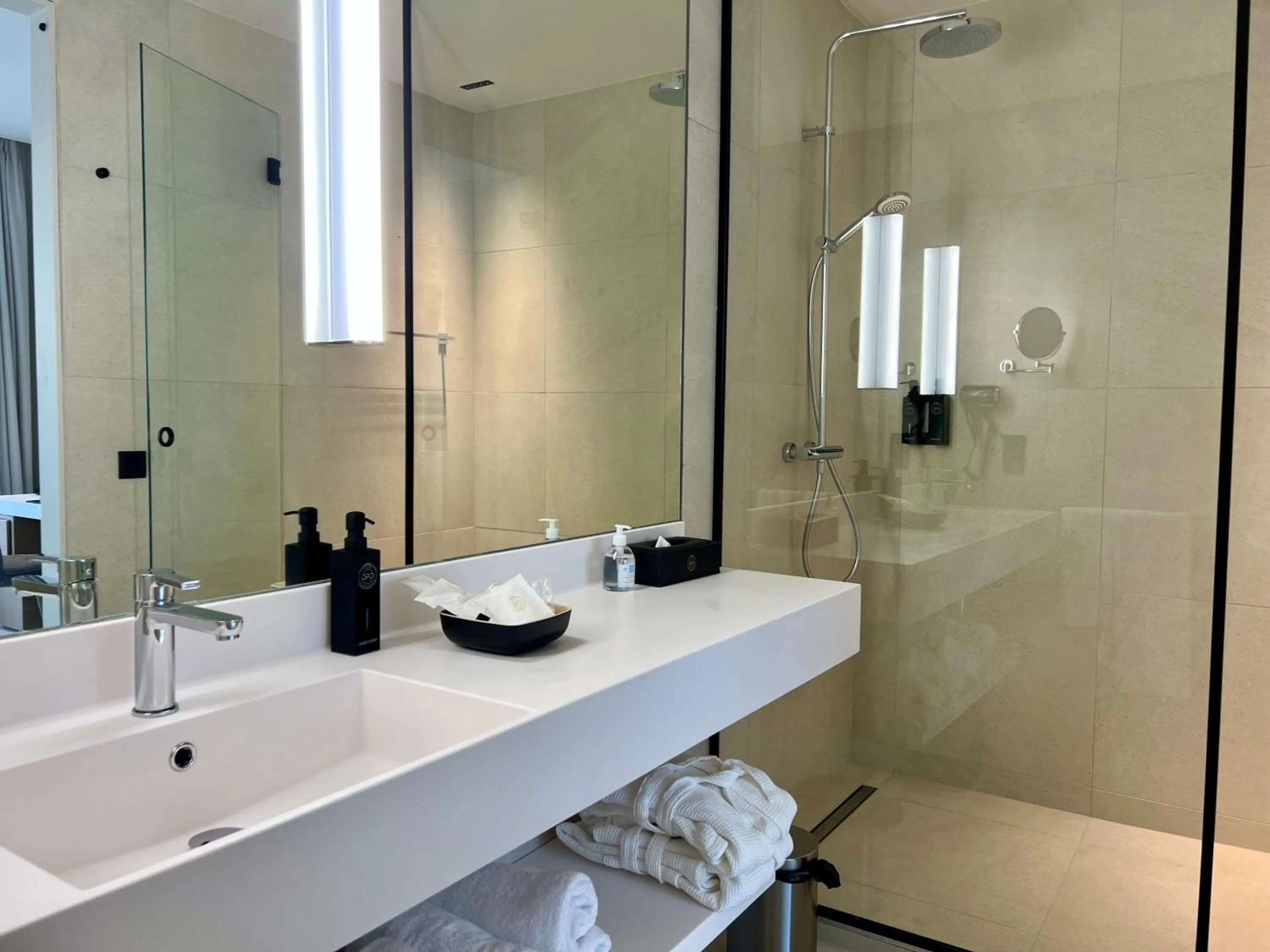 Bathroom in OPO Hotel