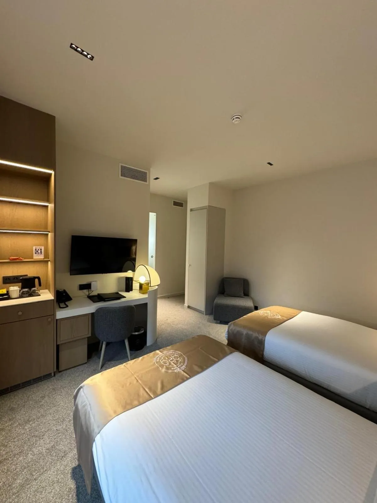 Photo of the whole room, Bed in OPO Hotel