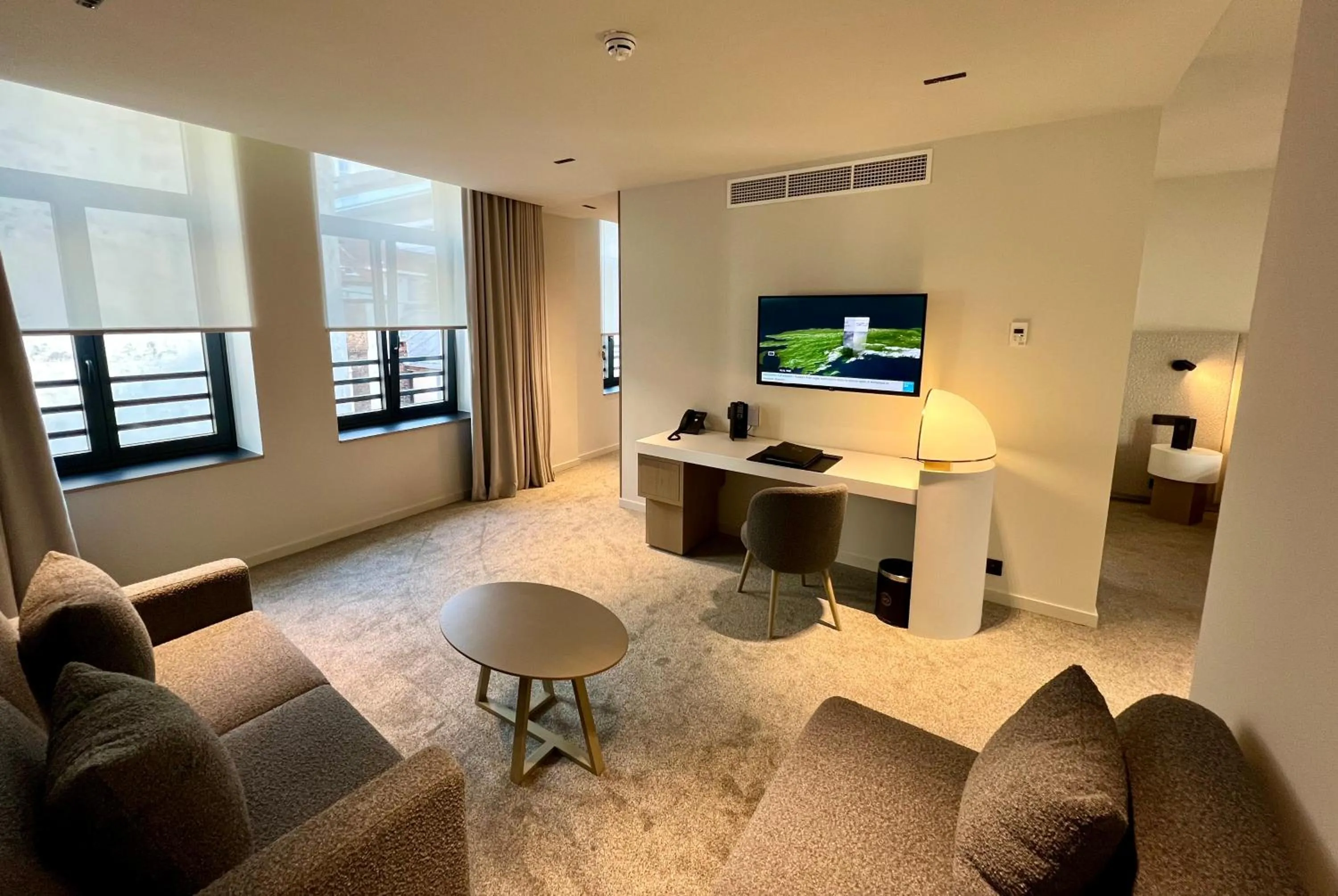 Area and facilities in OPO Hotel