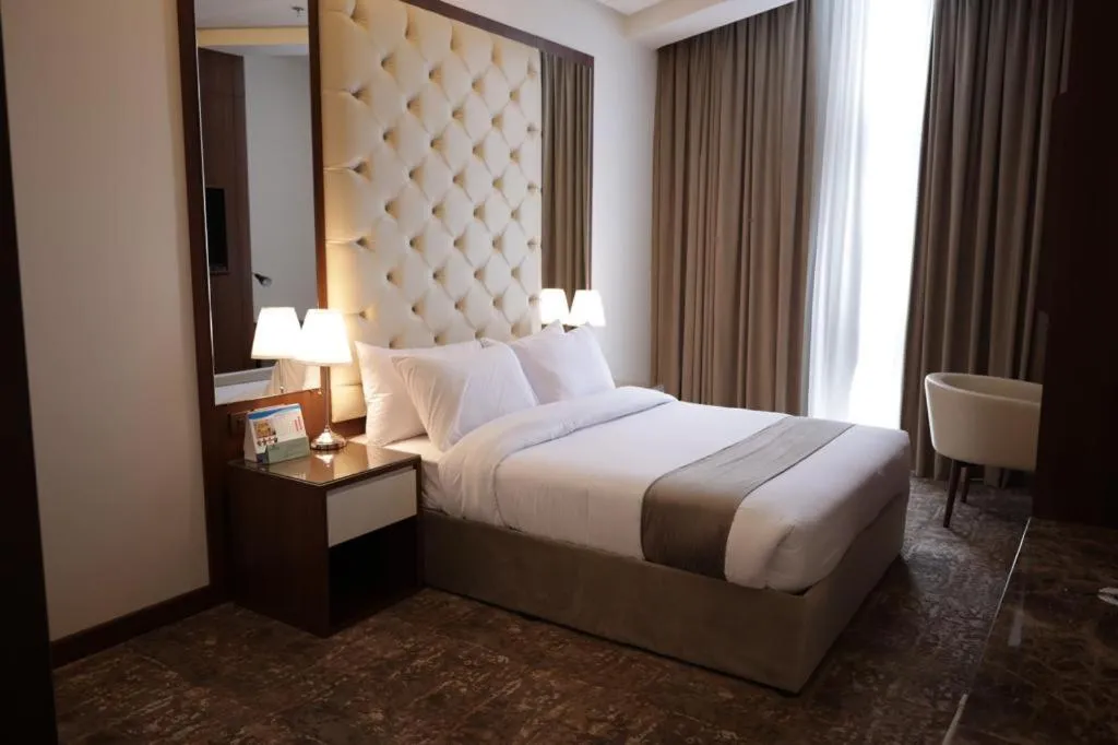 Bedroom, Bed in Dolphin Continental Hotel