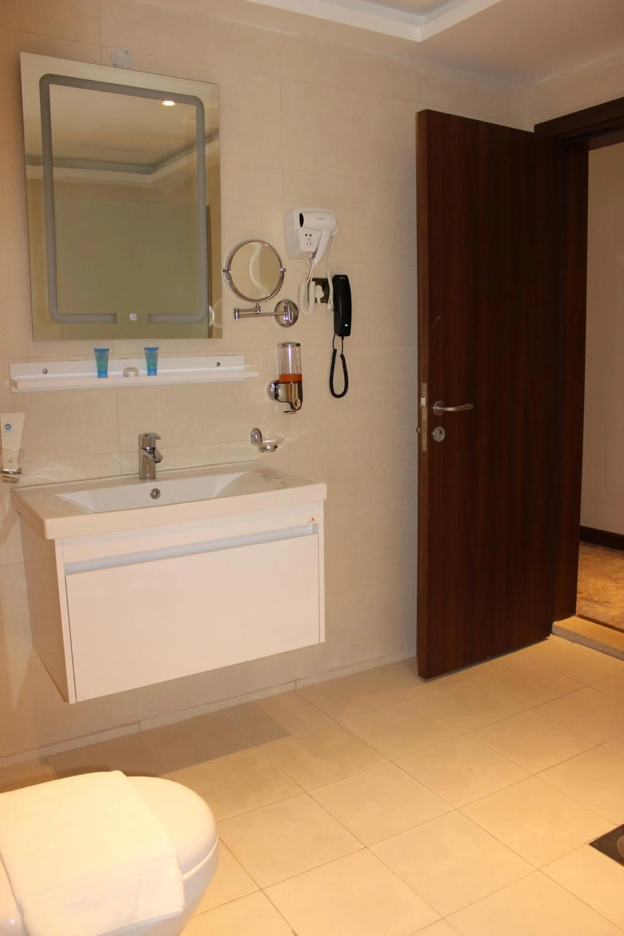 Dolphin Continental Hotel