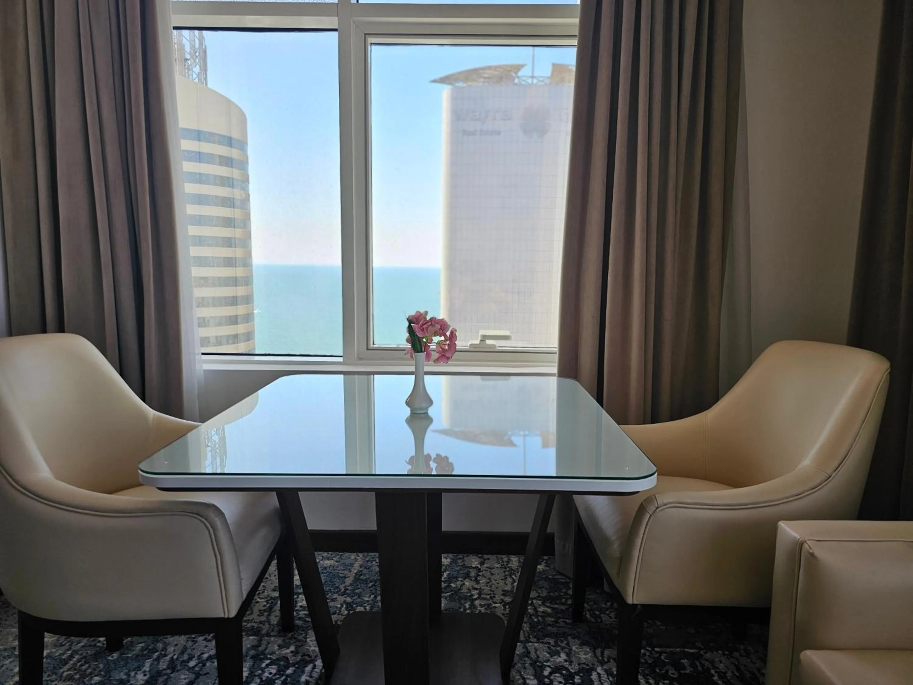 Dolphin Continental Hotel