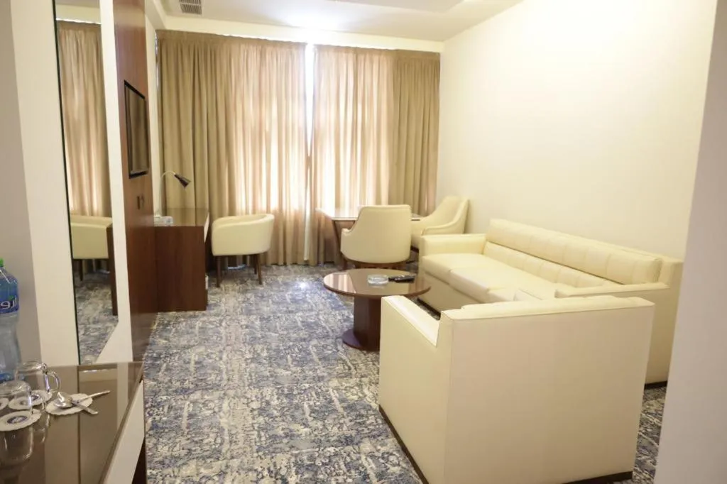 Dolphin Continental Hotel