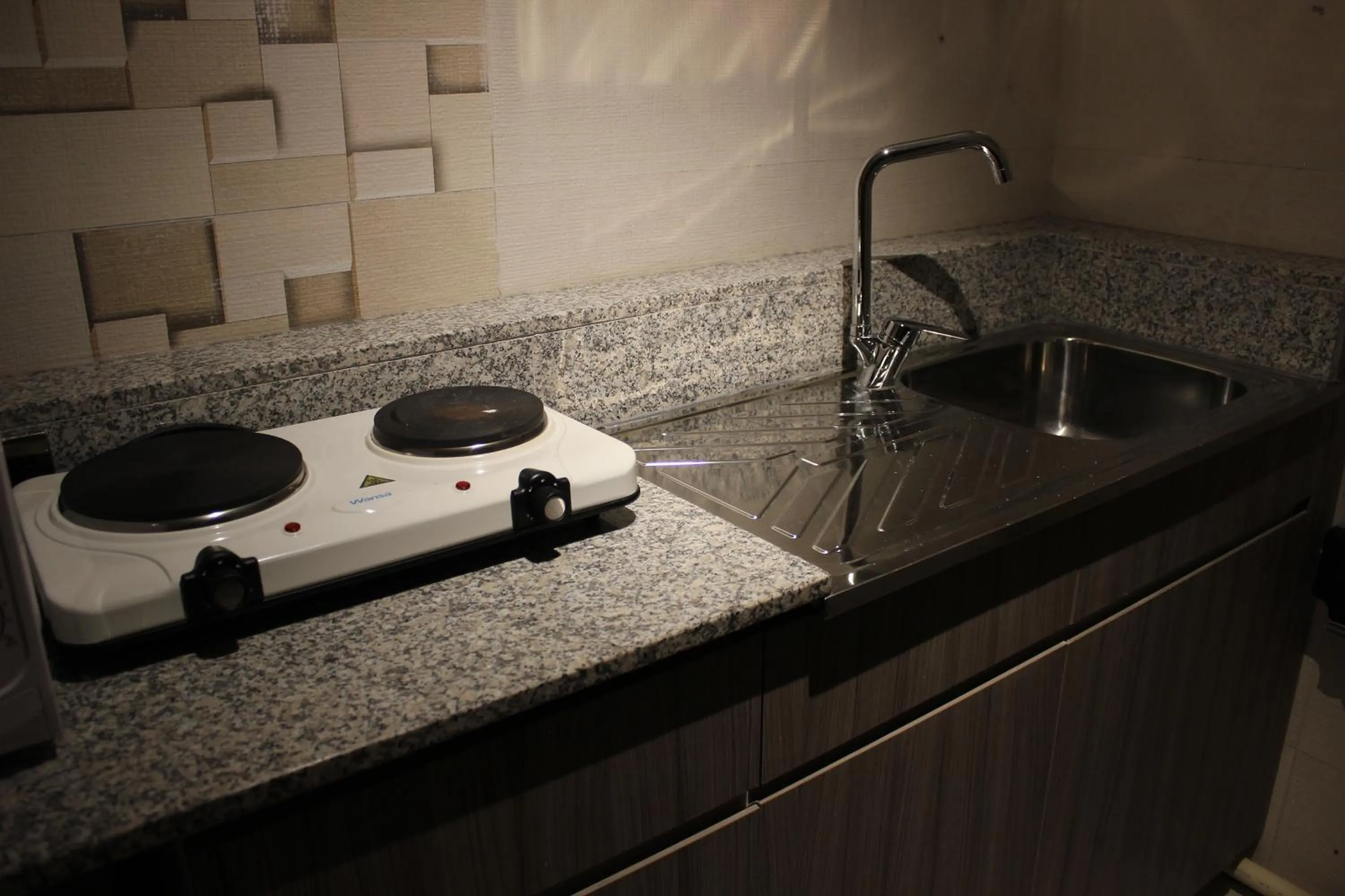 Dolphin Continental Hotel