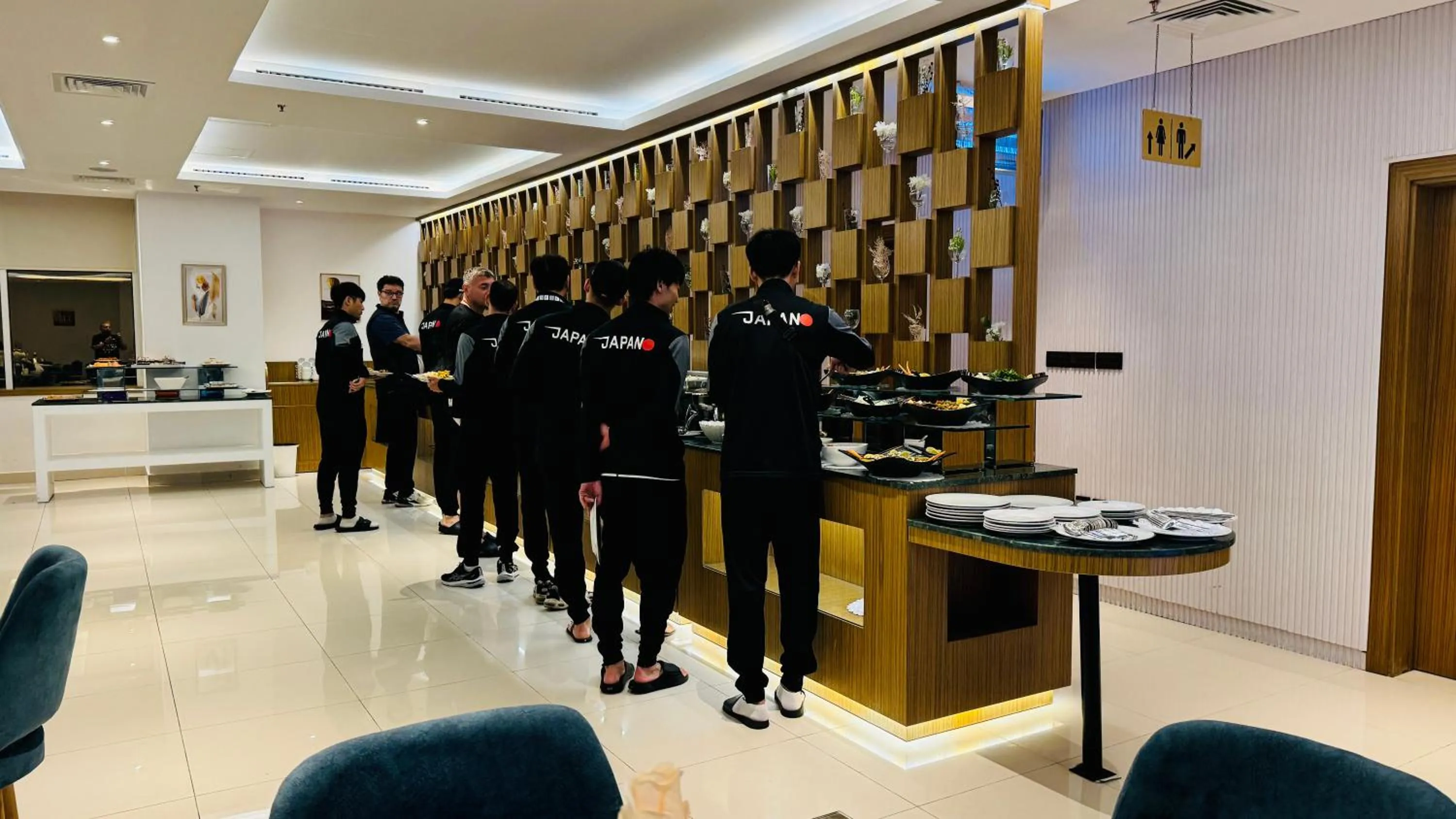 Restaurant/places to eat in Dolphin Continental Hotel