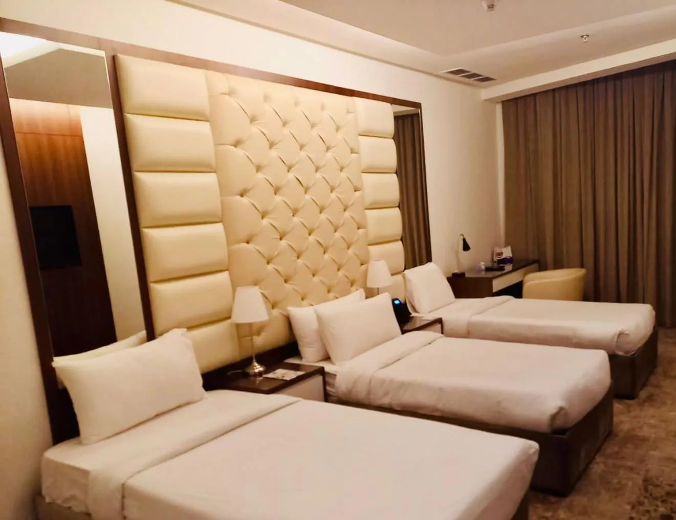 Dolphin Continental Hotel