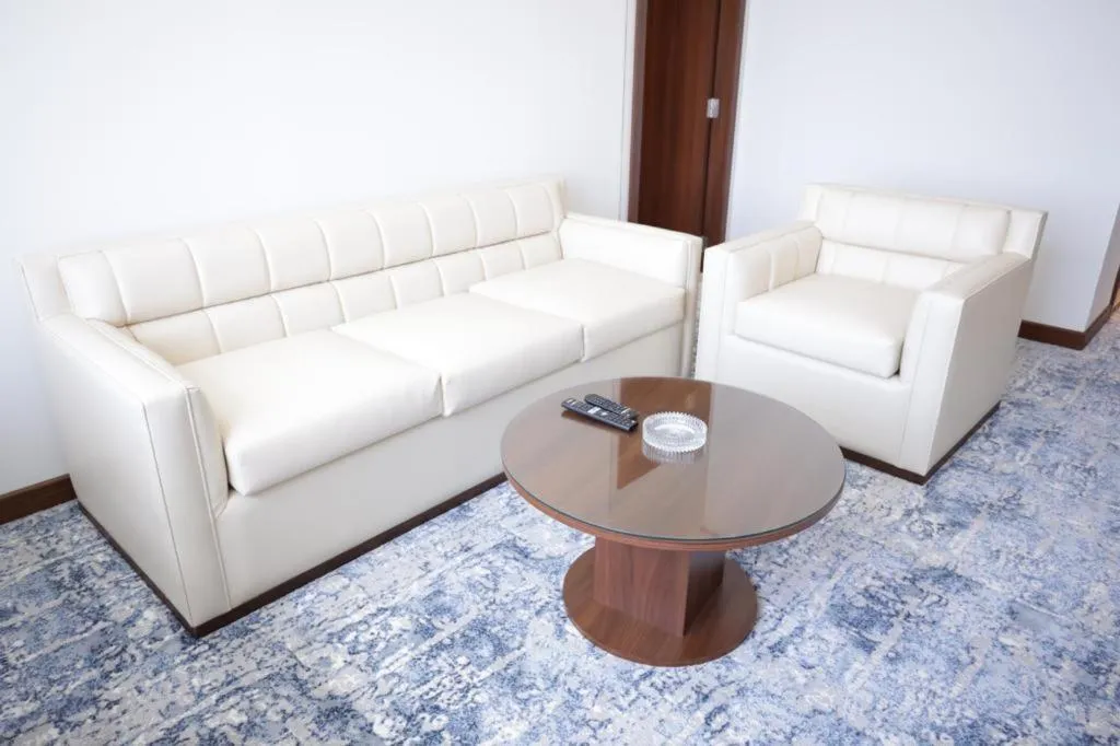 Dolphin Continental Hotel