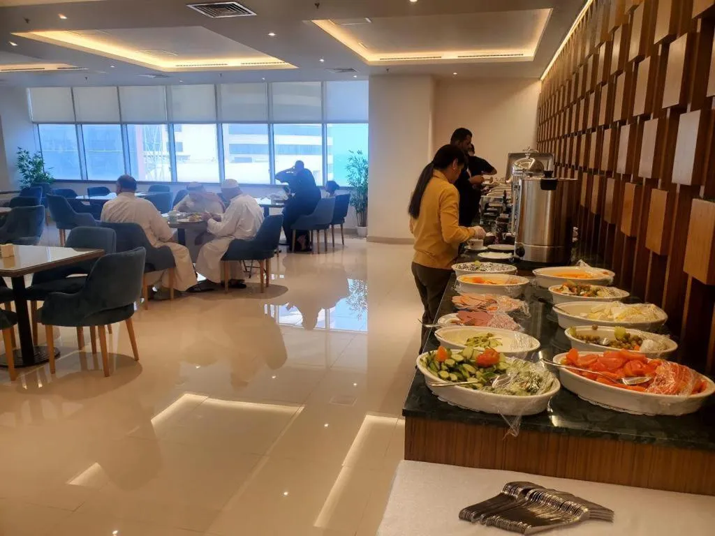 Restaurant/places to eat in Dolphin Continental Hotel