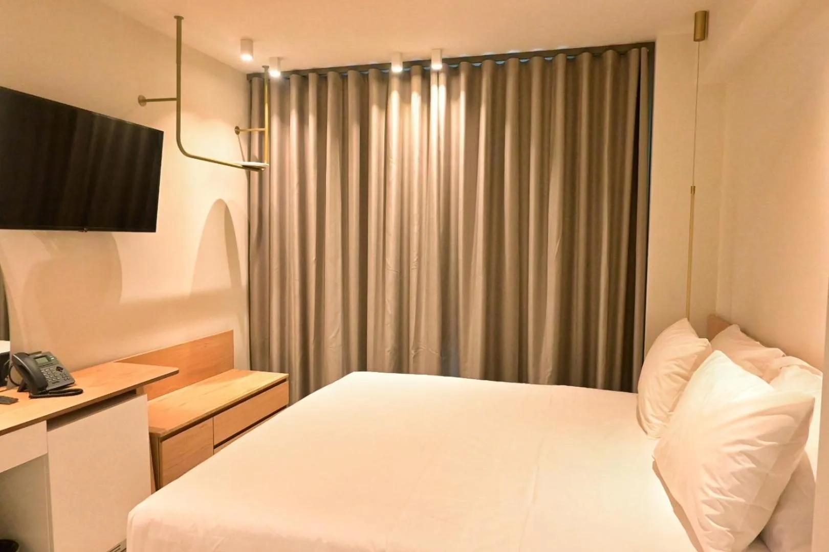 Photo of the whole room, Bed in Balance Accommodation