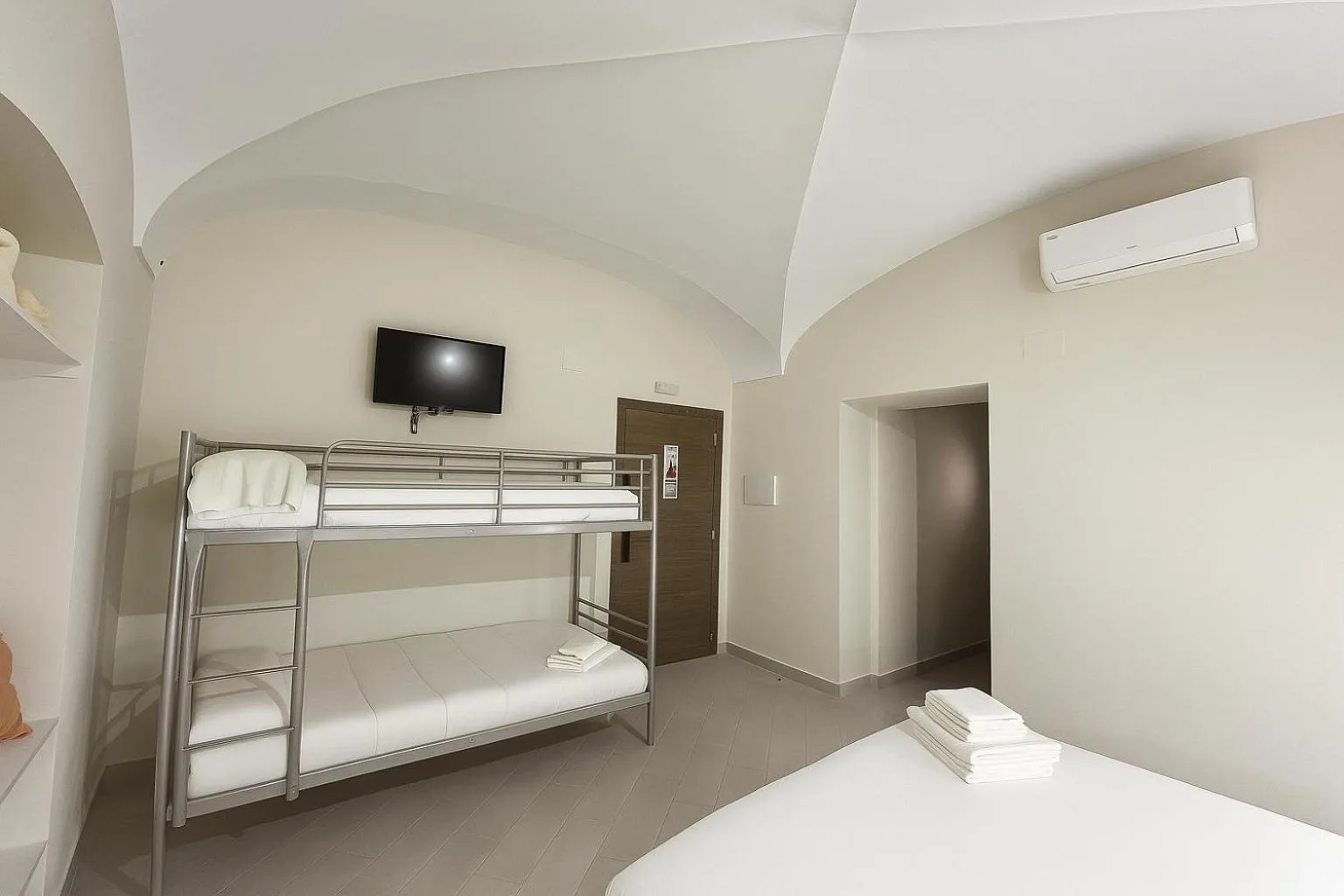 Bedroom, Bed in Hostal Pompeya Merida