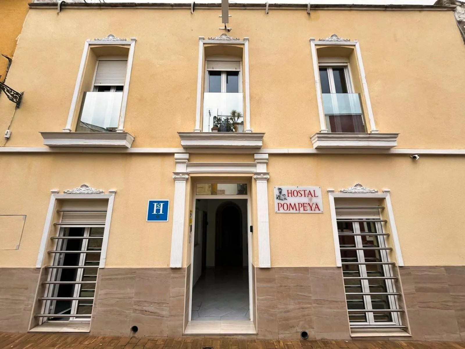 Facade/entrance in Hostal Pompeya Merida