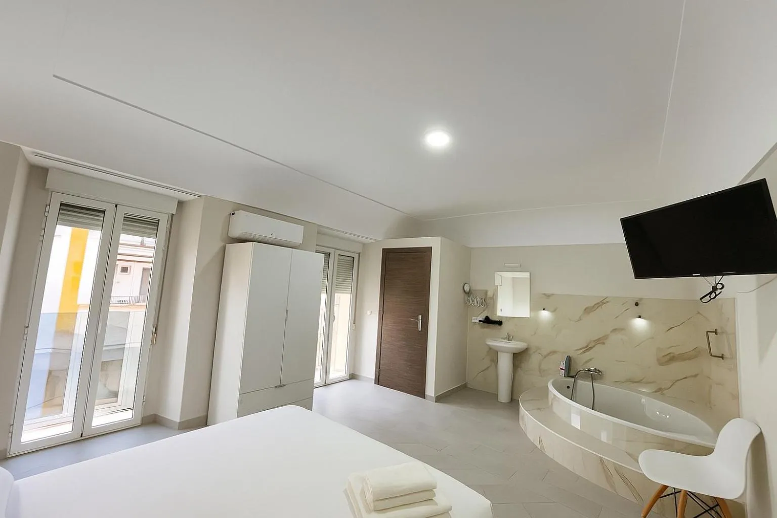 Bathroom, Bed in Hostal Pompeya Merida