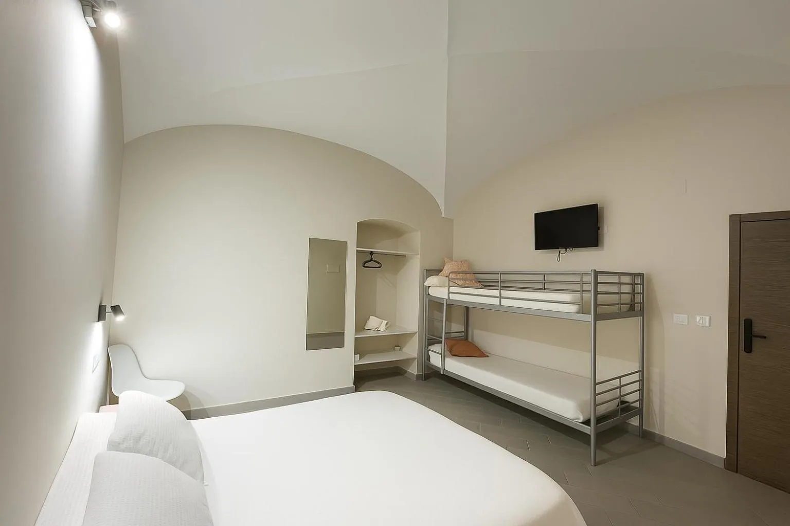 Bedroom, Bed in Hostal Pompeya Merida