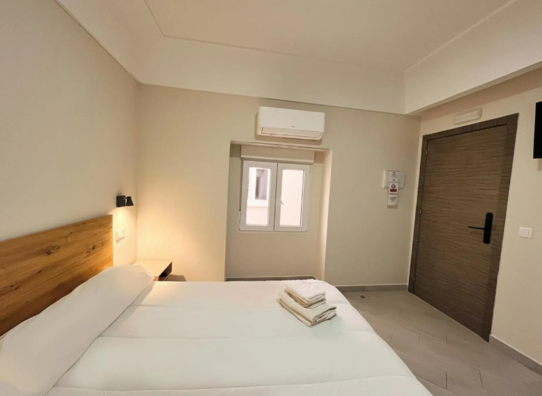 Bedroom, Bed in Hostal Pompeya Merida