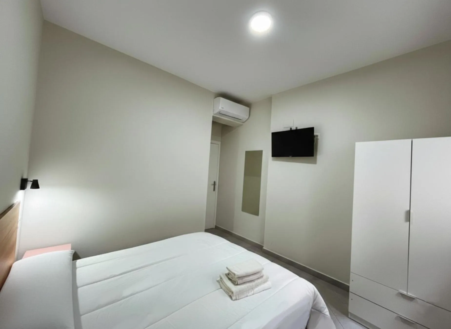 Bedroom, Bed in Hostal Pompeya Merida