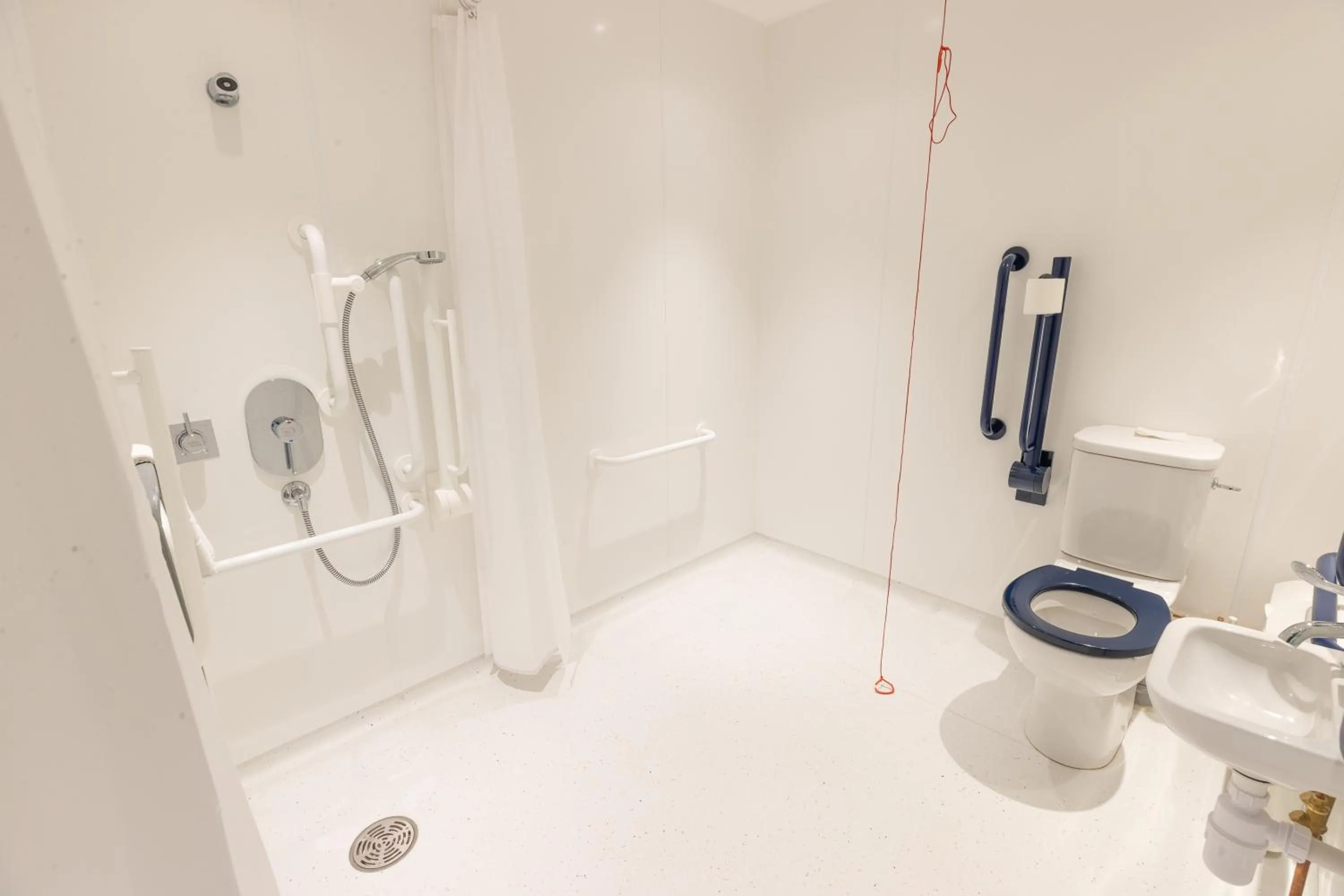 Shower in An Spiris Accommodation at Dundreggan Rewilding Centre