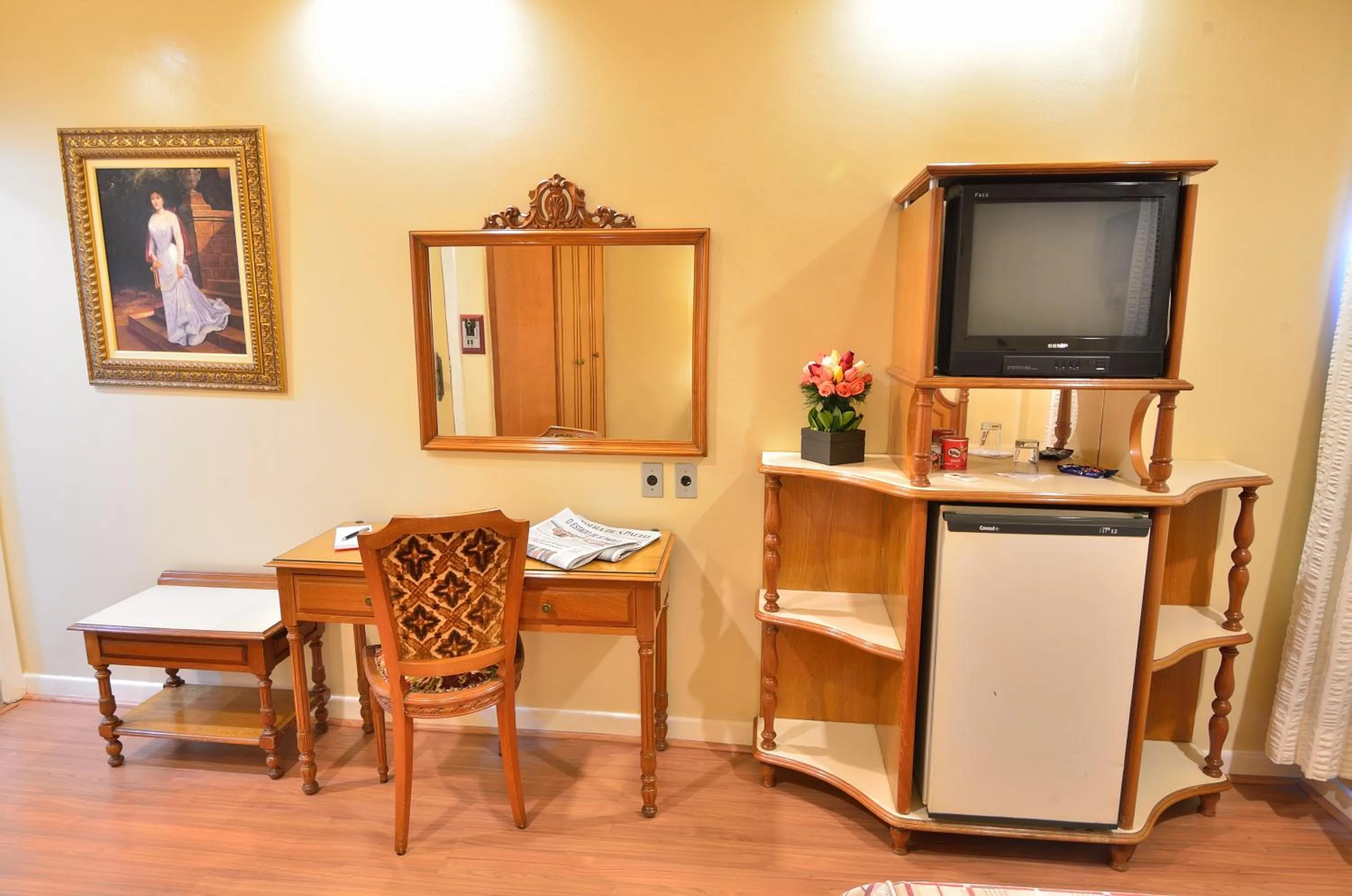 Photo of the whole room in Hotel Castelar