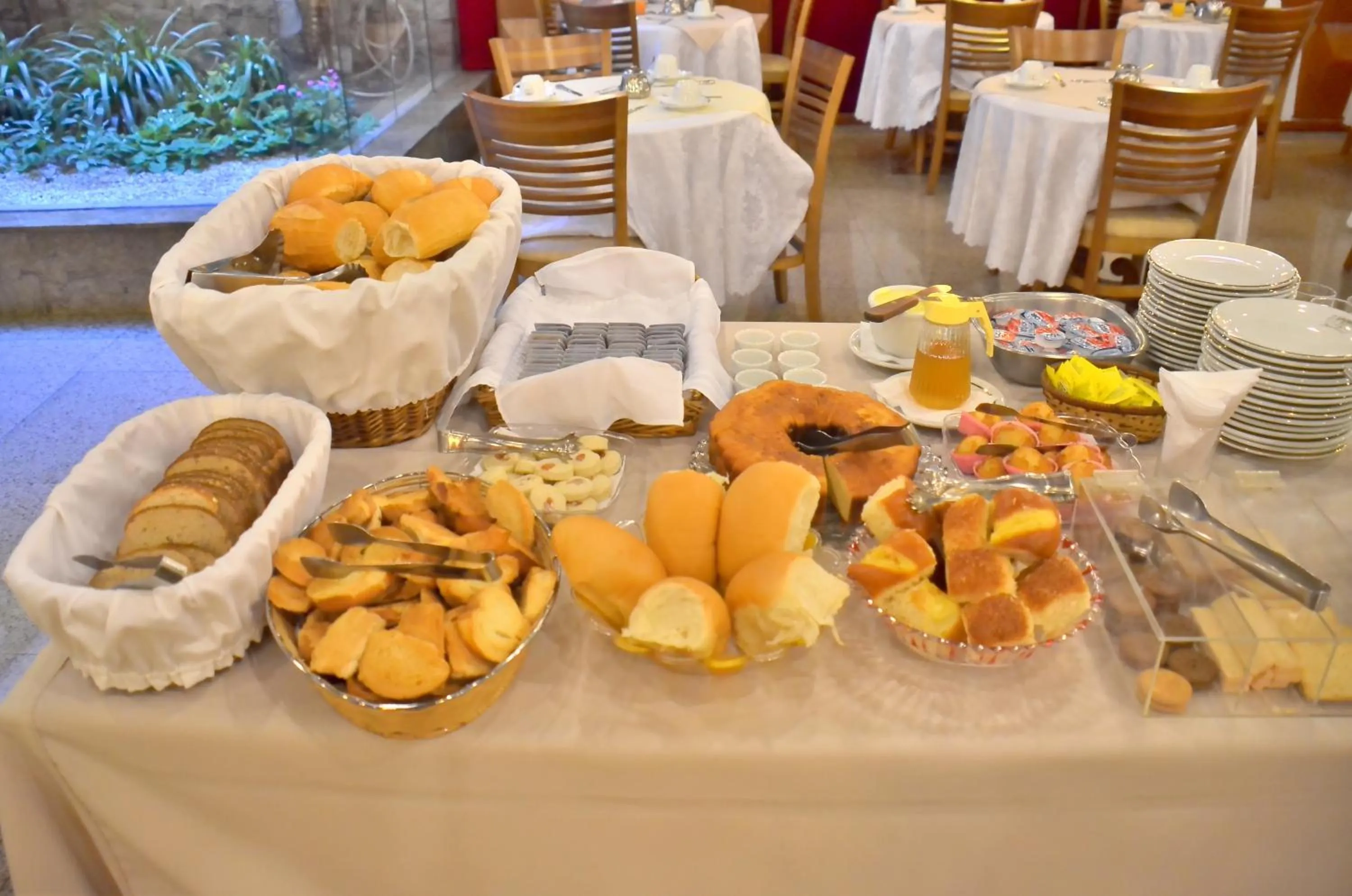 Restaurant/places to eat in Hotel Castelar