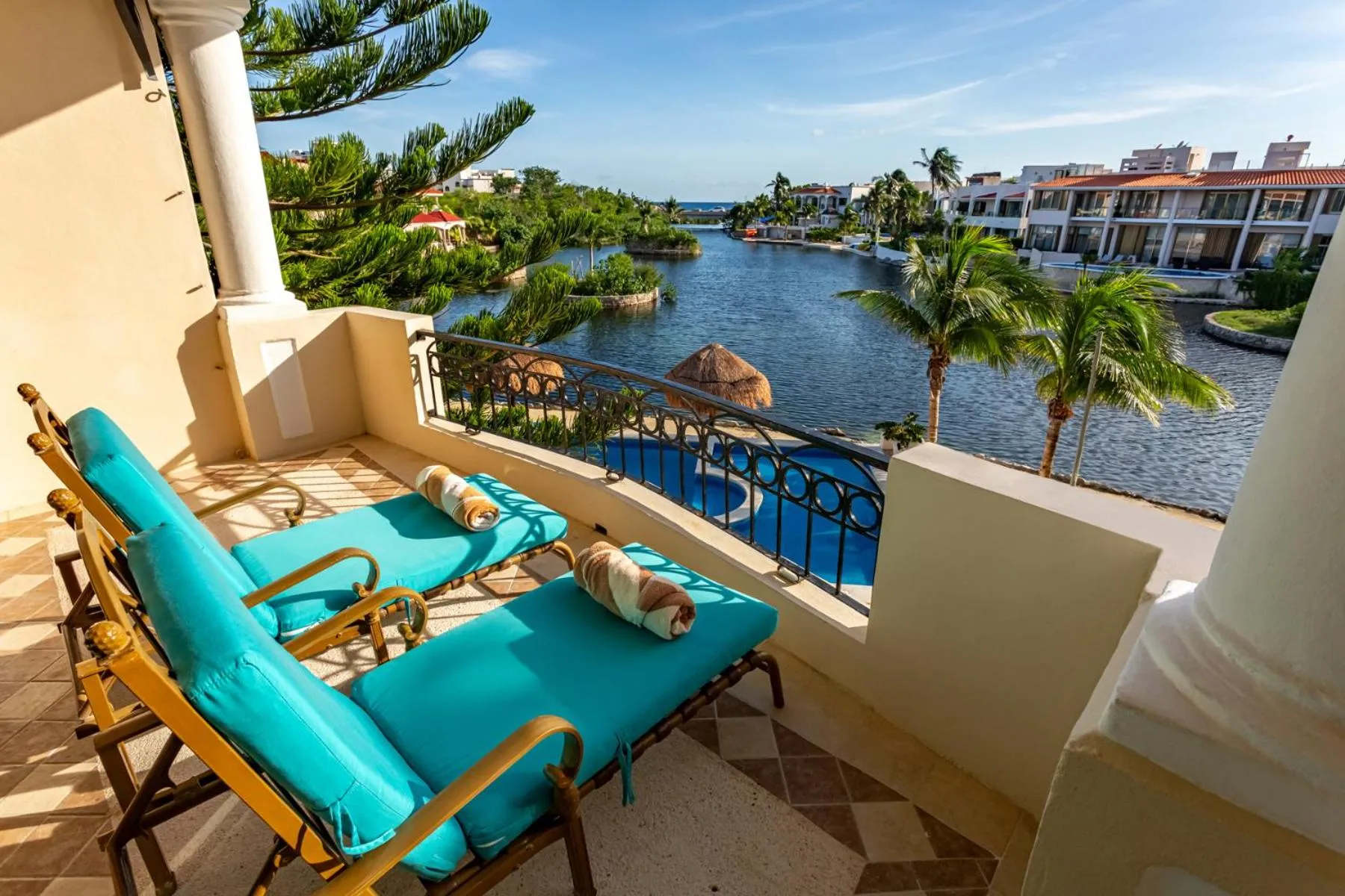 Pool view in Aventuras Club